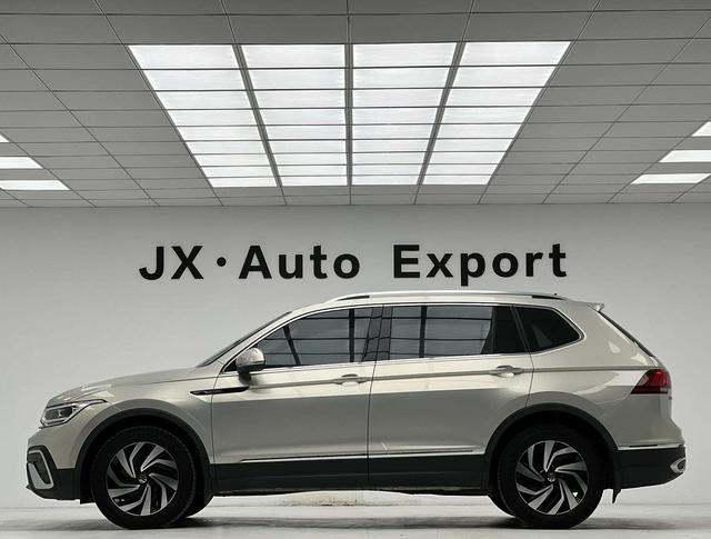 Volkswagen Tiguan 2023 thumb 2