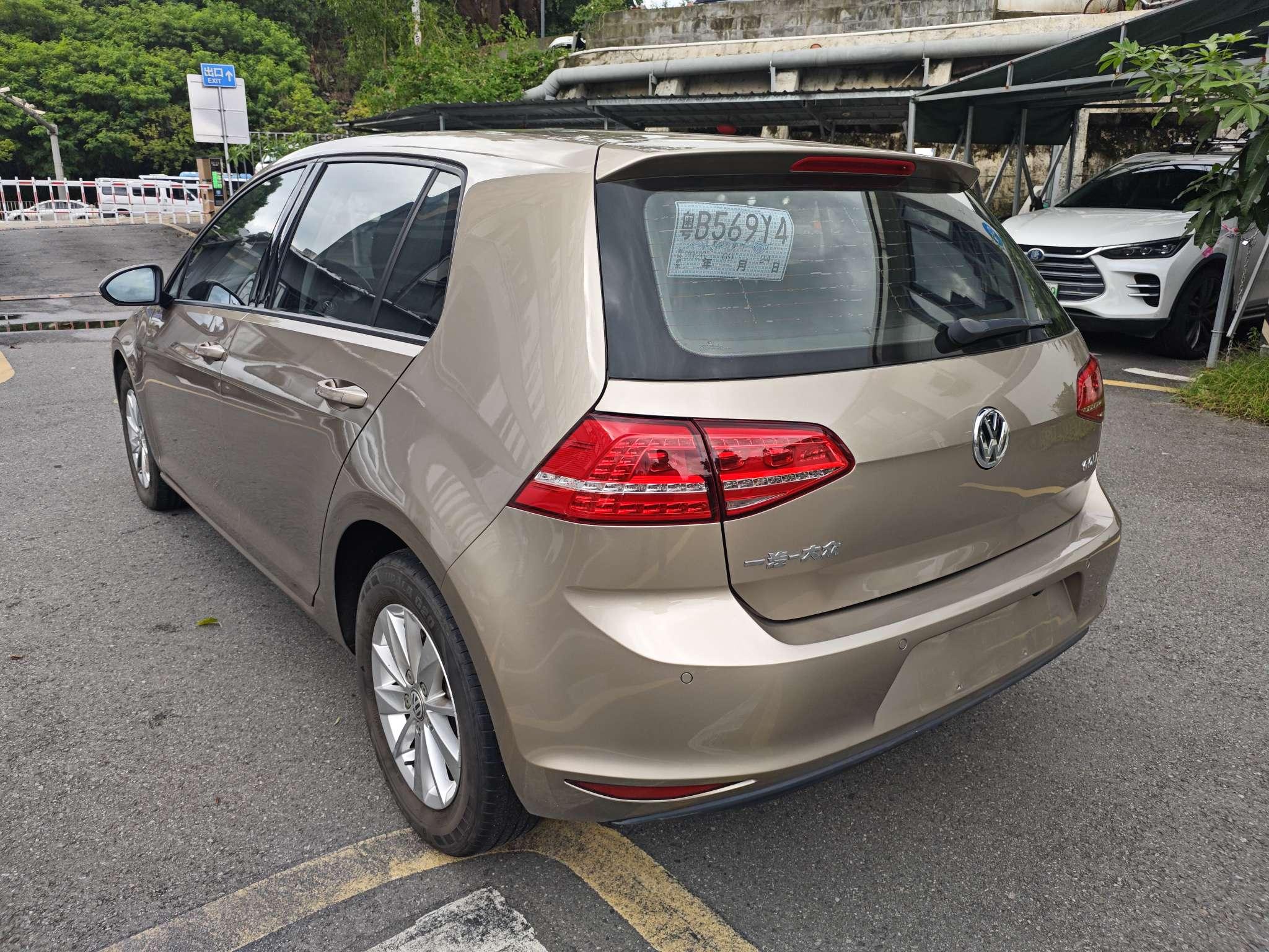 Volkswagen Golf Sportsvan 2015 thumb 2