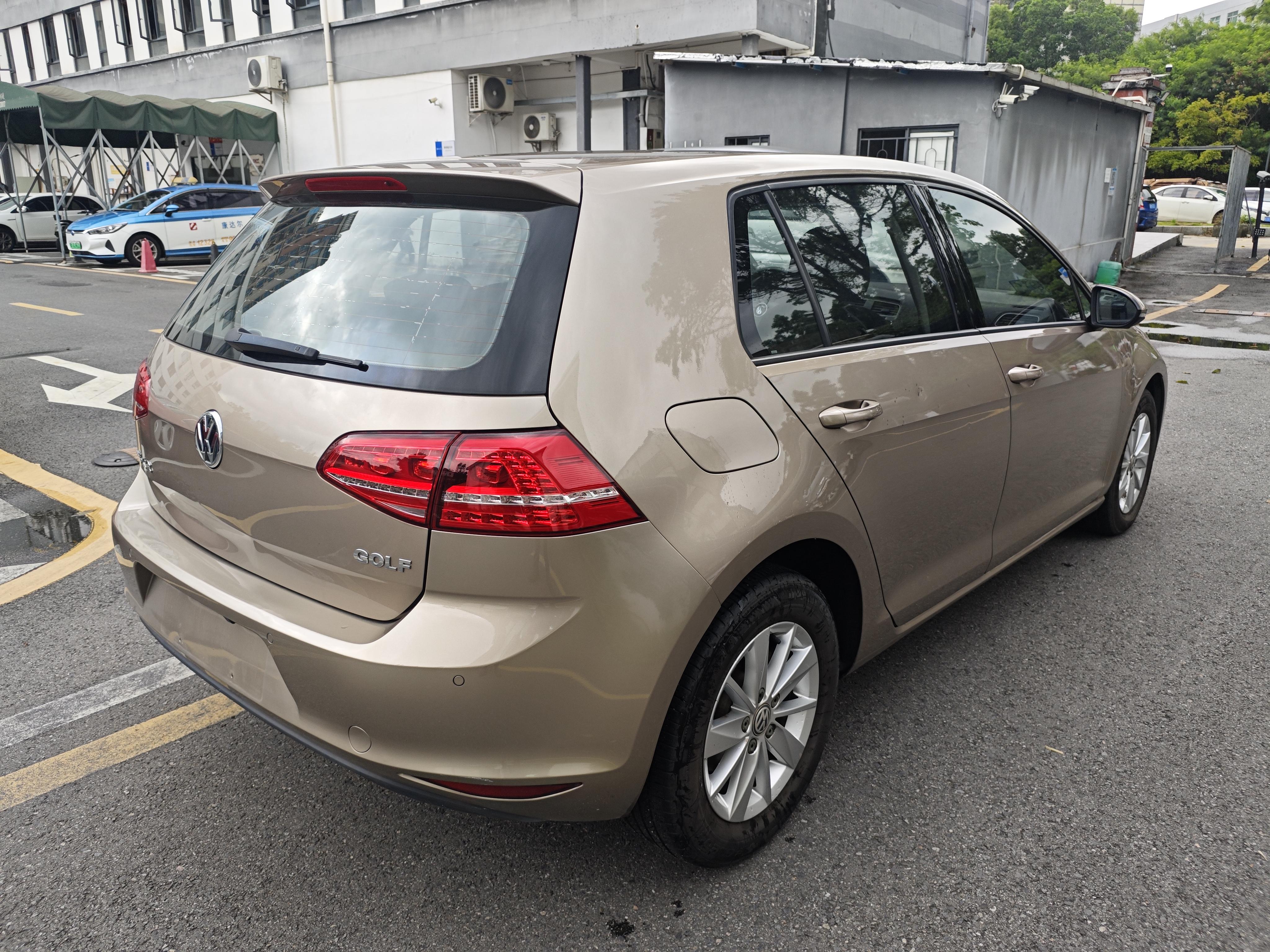 Volkswagen Golf Sportsvan 2015 thumb 4