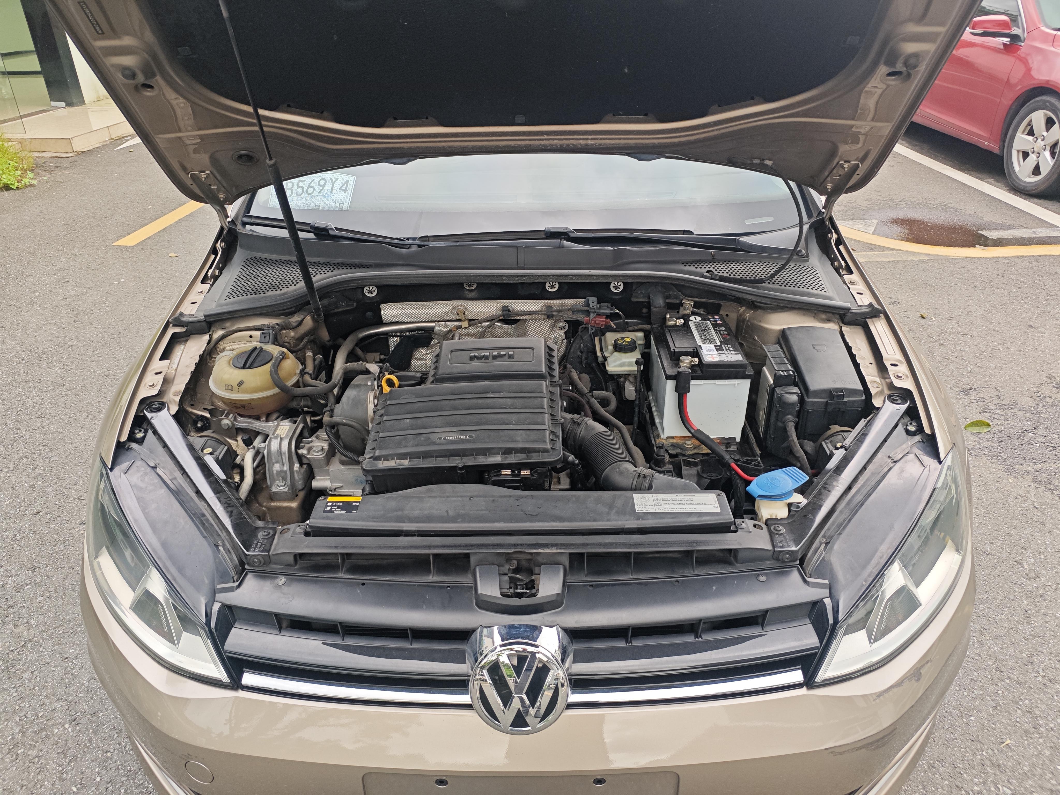 Volkswagen Golf Sportsvan 2015 thumb 5