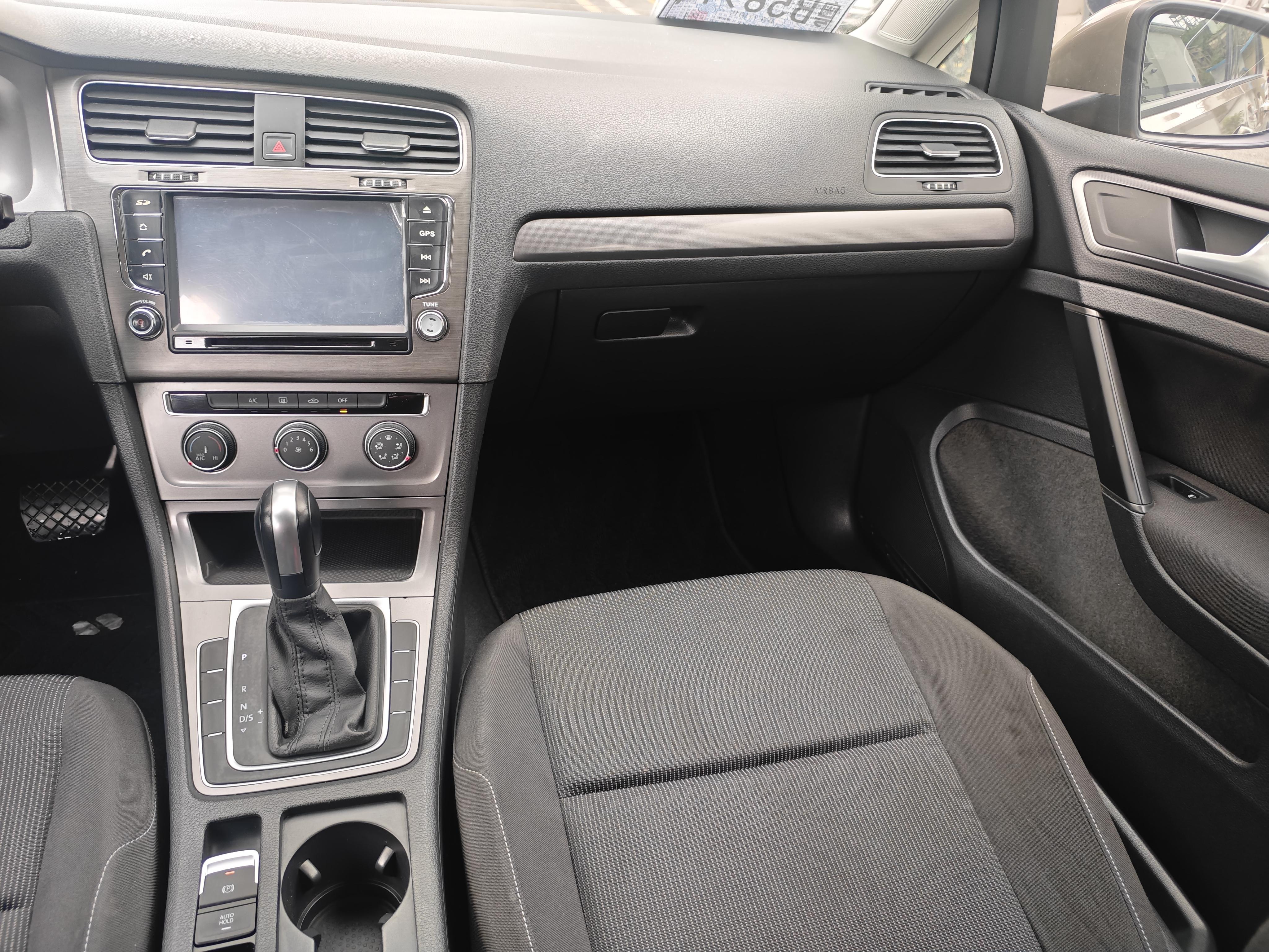 Volkswagen Golf Sportsvan 2015 thumb 6
