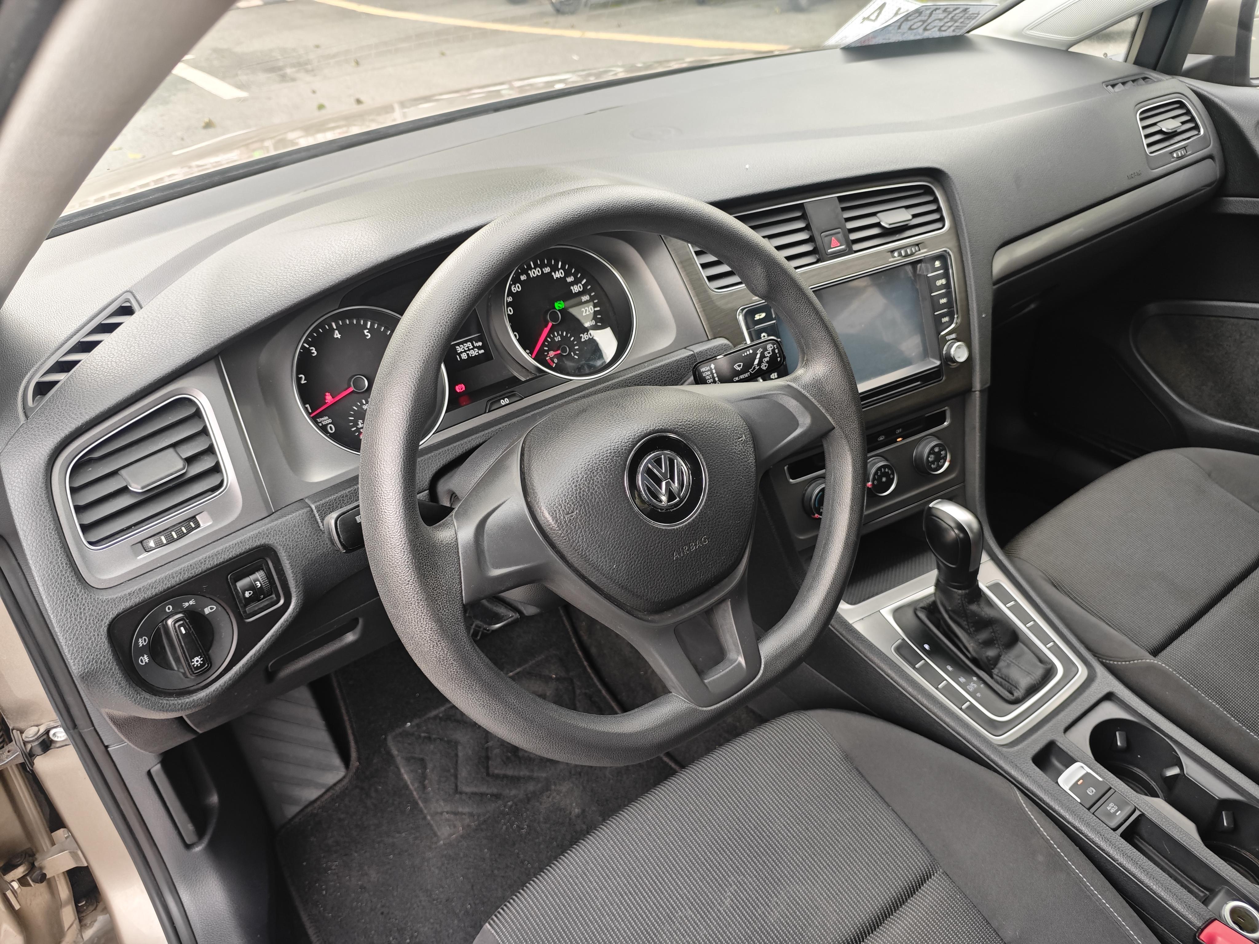 Volkswagen Golf Sportsvan 2015 thumb 9