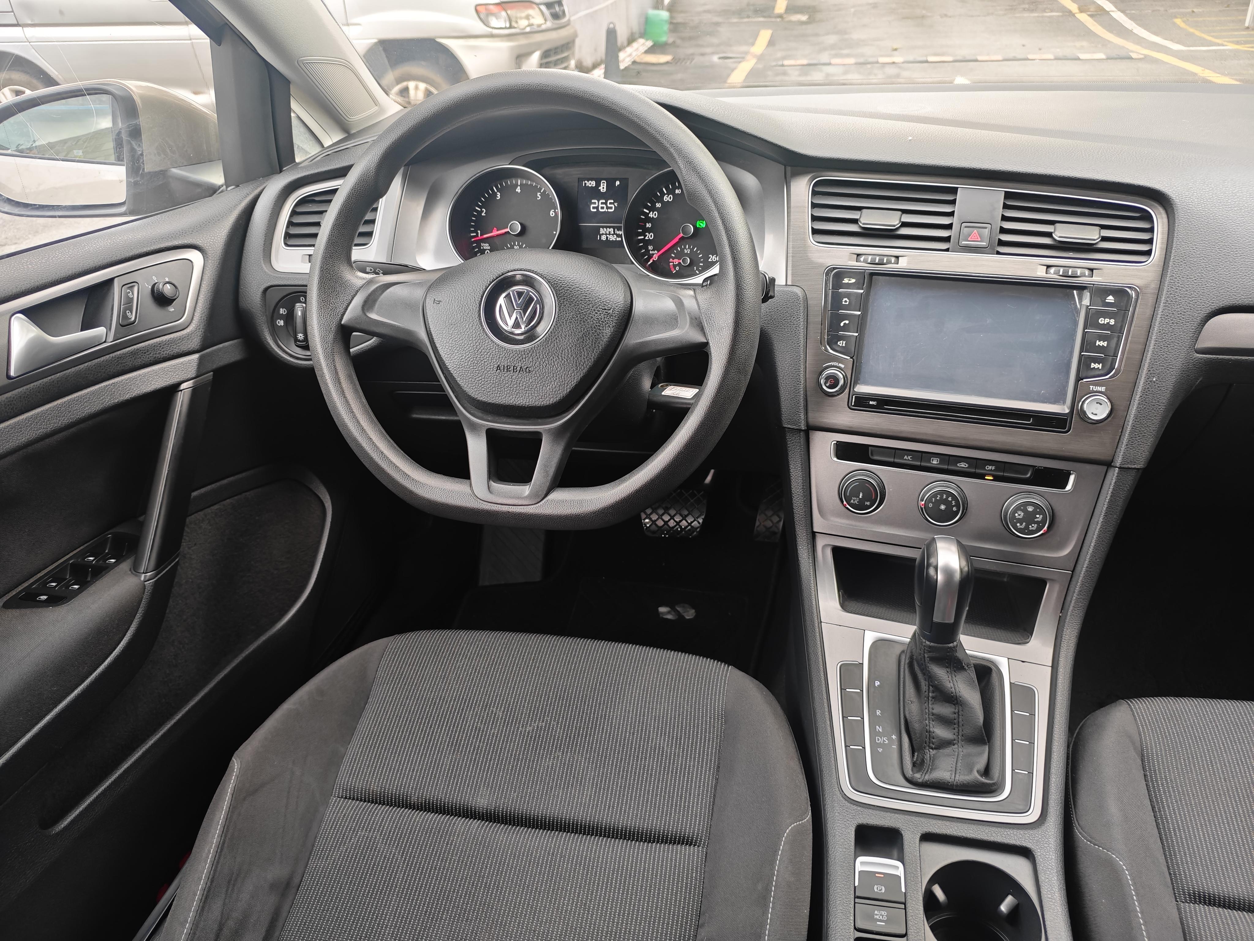 Volkswagen Golf Sportsvan 2015 thumb 10