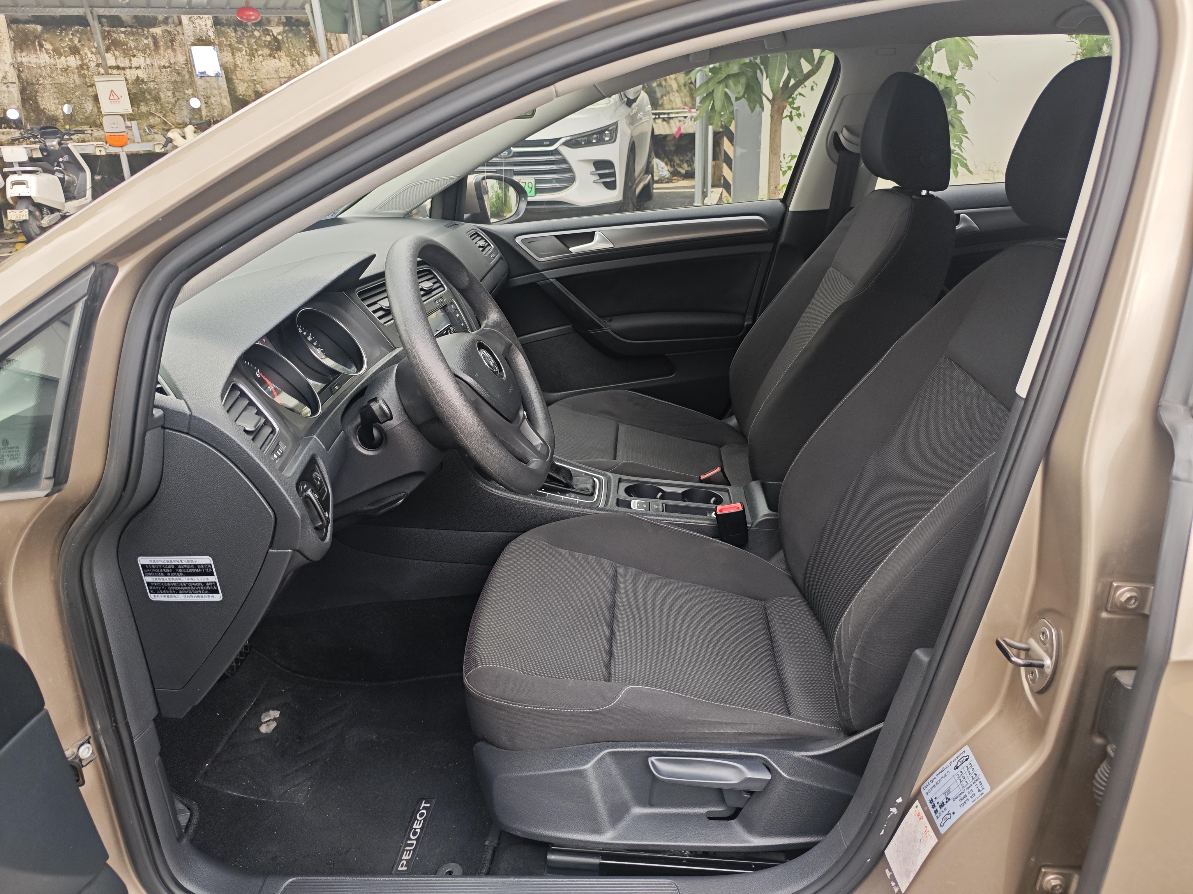 Volkswagen Golf Sportsvan 2015 thumb 11