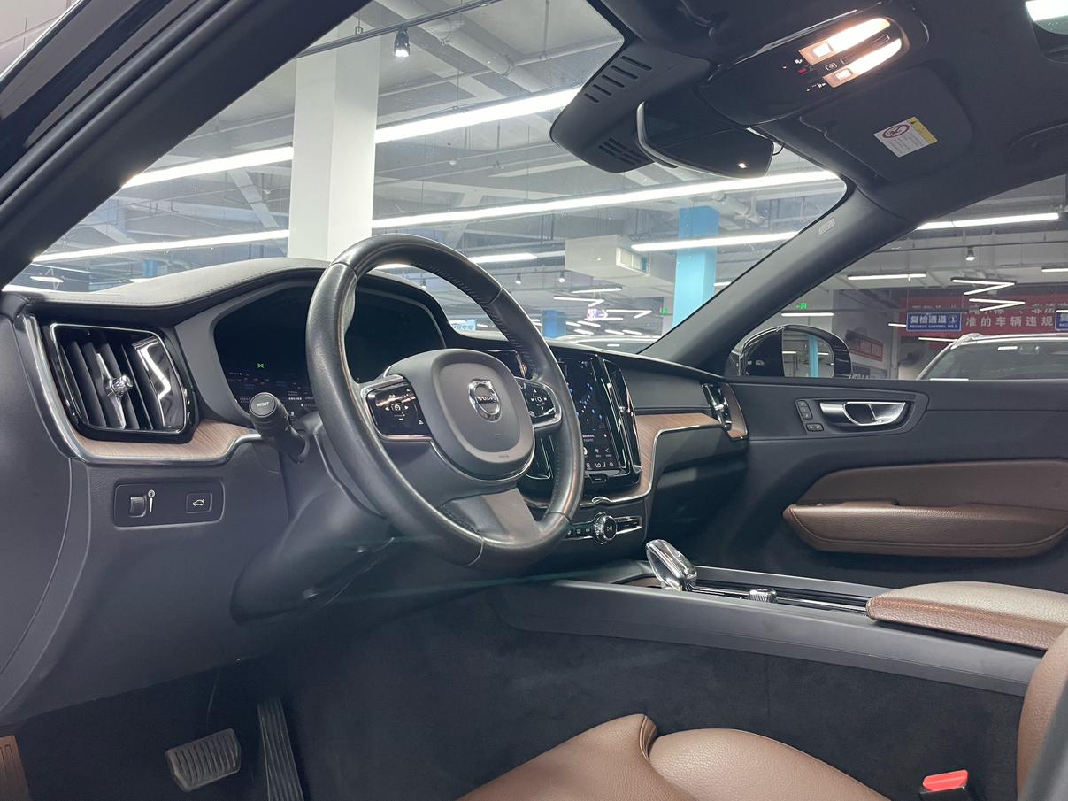 Volvo XC60 2022 thumb 8
