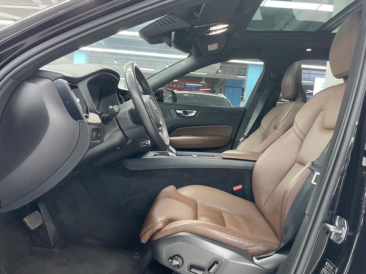 Volvo XC60 2022 thumb 9