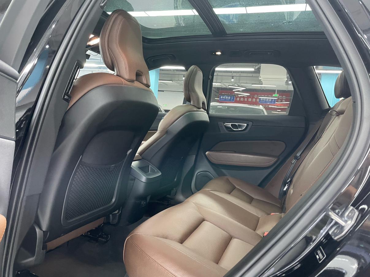 Volvo XC60 2022 thumb 10