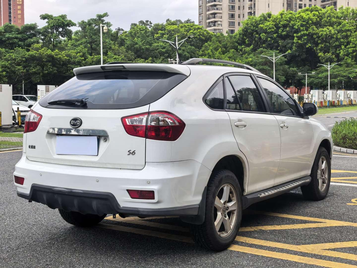 BYD S6 2013 thumb 4