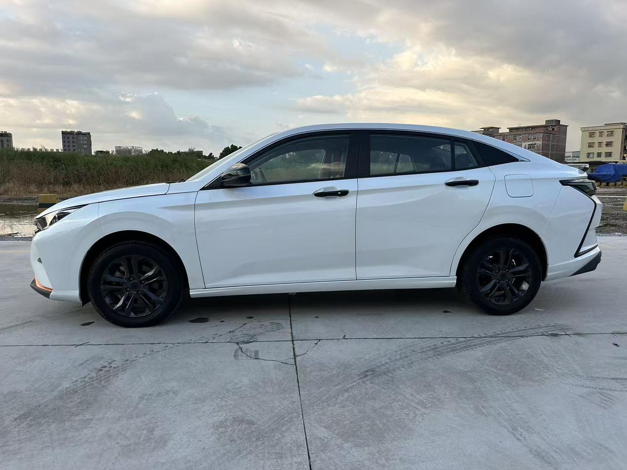 Dongfeng Aeolus Yixuan 2023 thumb 2