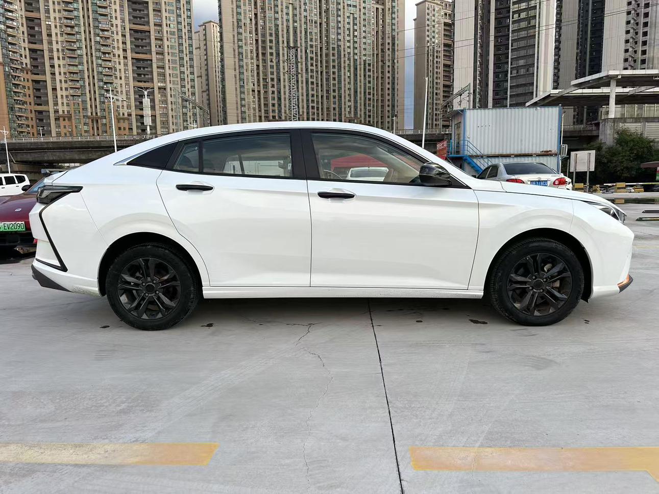 Dongfeng Aeolus Yixuan 2023 thumb 6