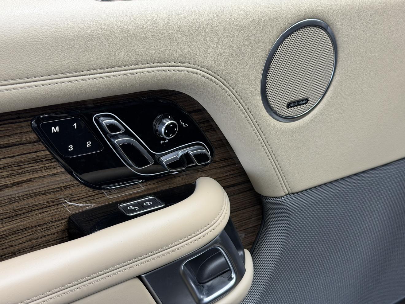 Land Rover Range Rover 2018 thumb 7