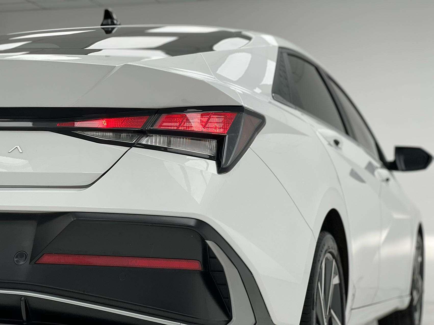 Hyundai Elantra 2023 thumb 11