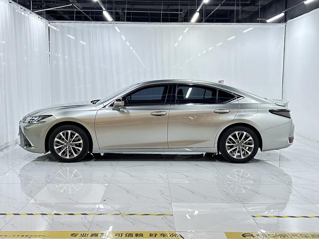 Lexus ES 2025 thumb 2