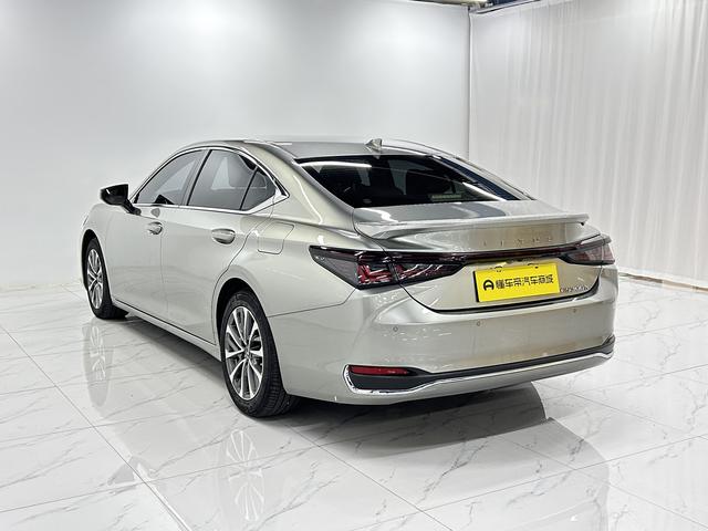 Lexus ES 2025 thumb 3