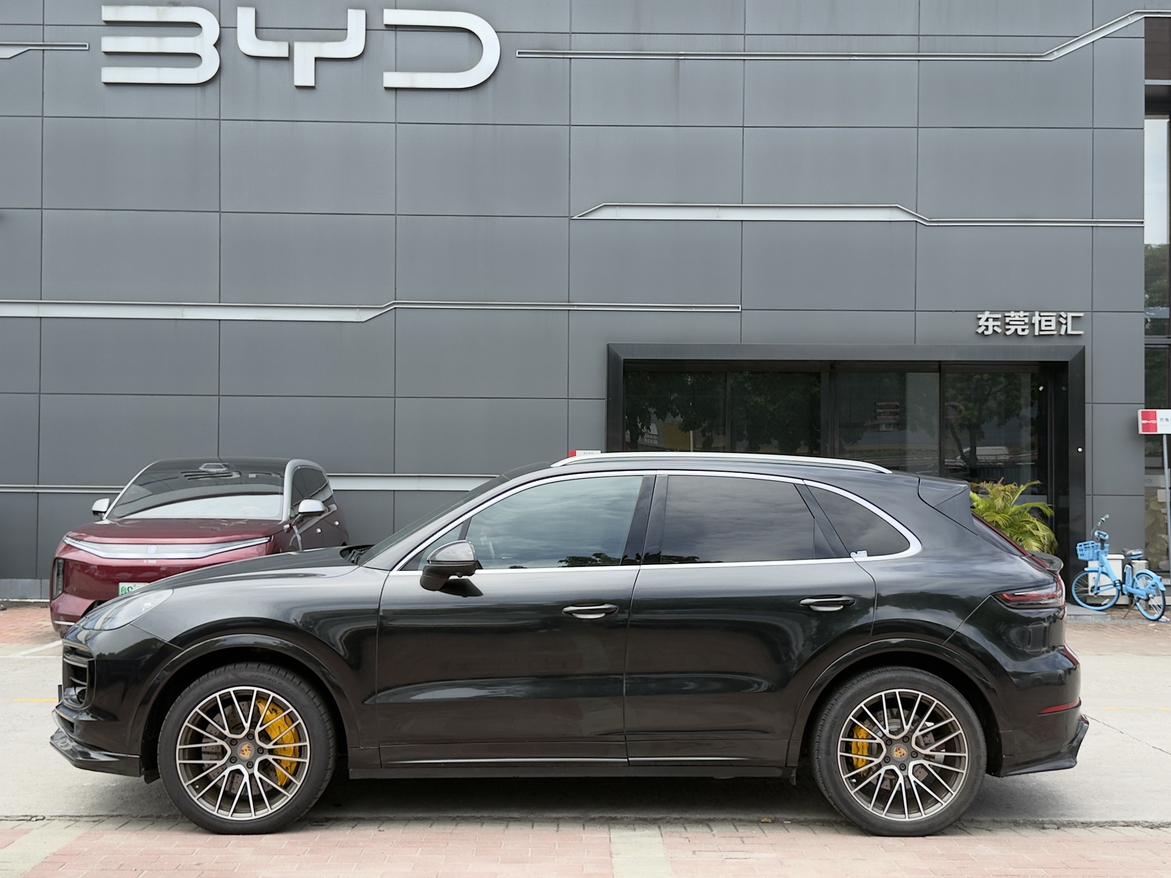 Porsche Cayenne 2018 thumb 2