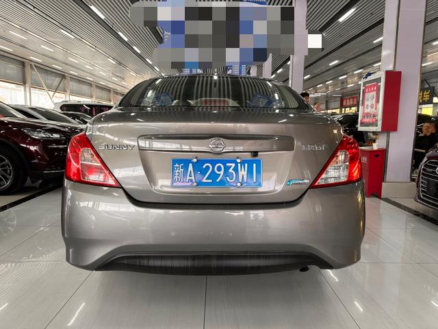 Nissan Sunny 2015 thumb 3