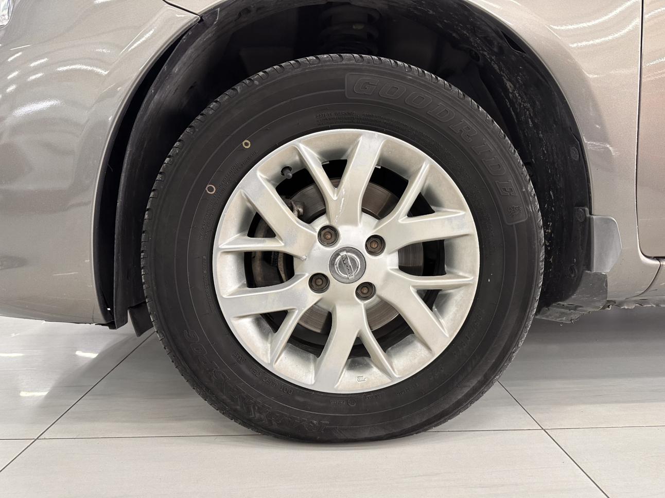 Nissan Sunny 2015 thumb 5