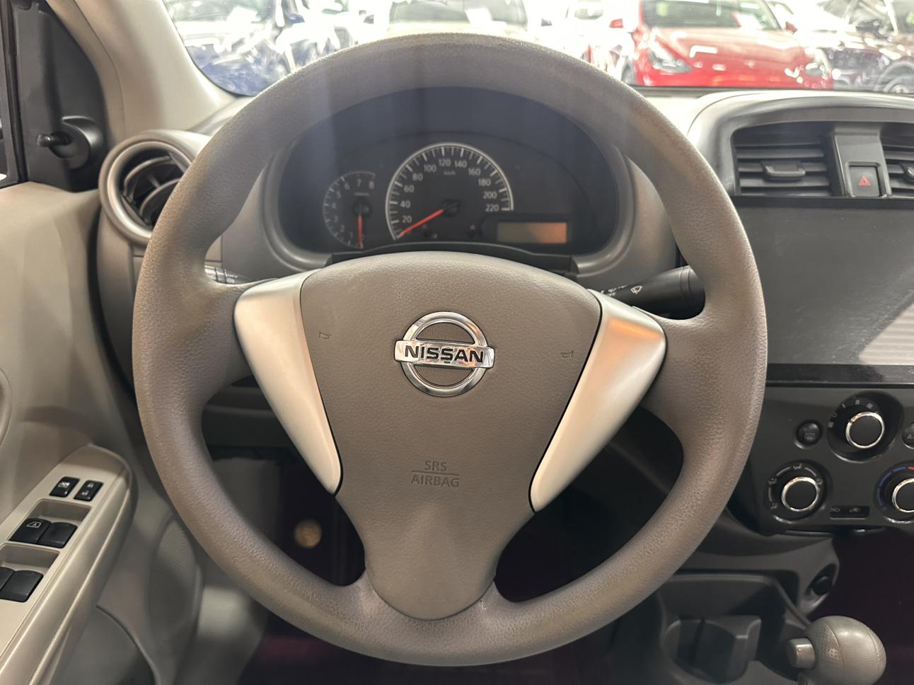Nissan Sunny 2015 thumb 9