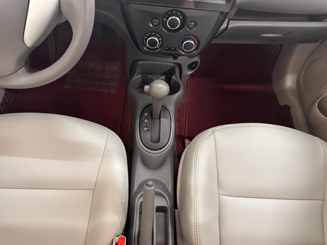 Nissan Sunny 2015 thumb 10