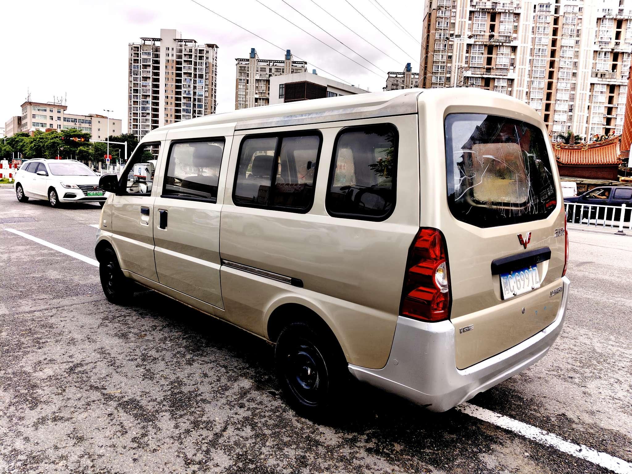 Wuling Rong Guang 2012 thumb 2