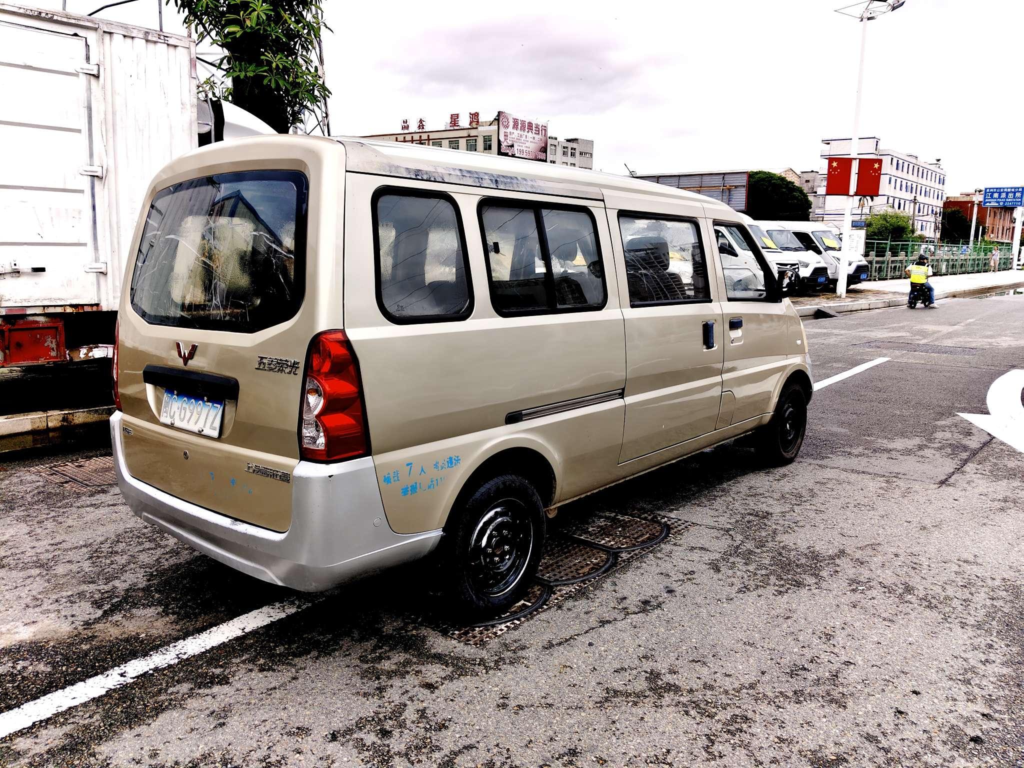 Wuling Rong Guang 2012 thumb 4