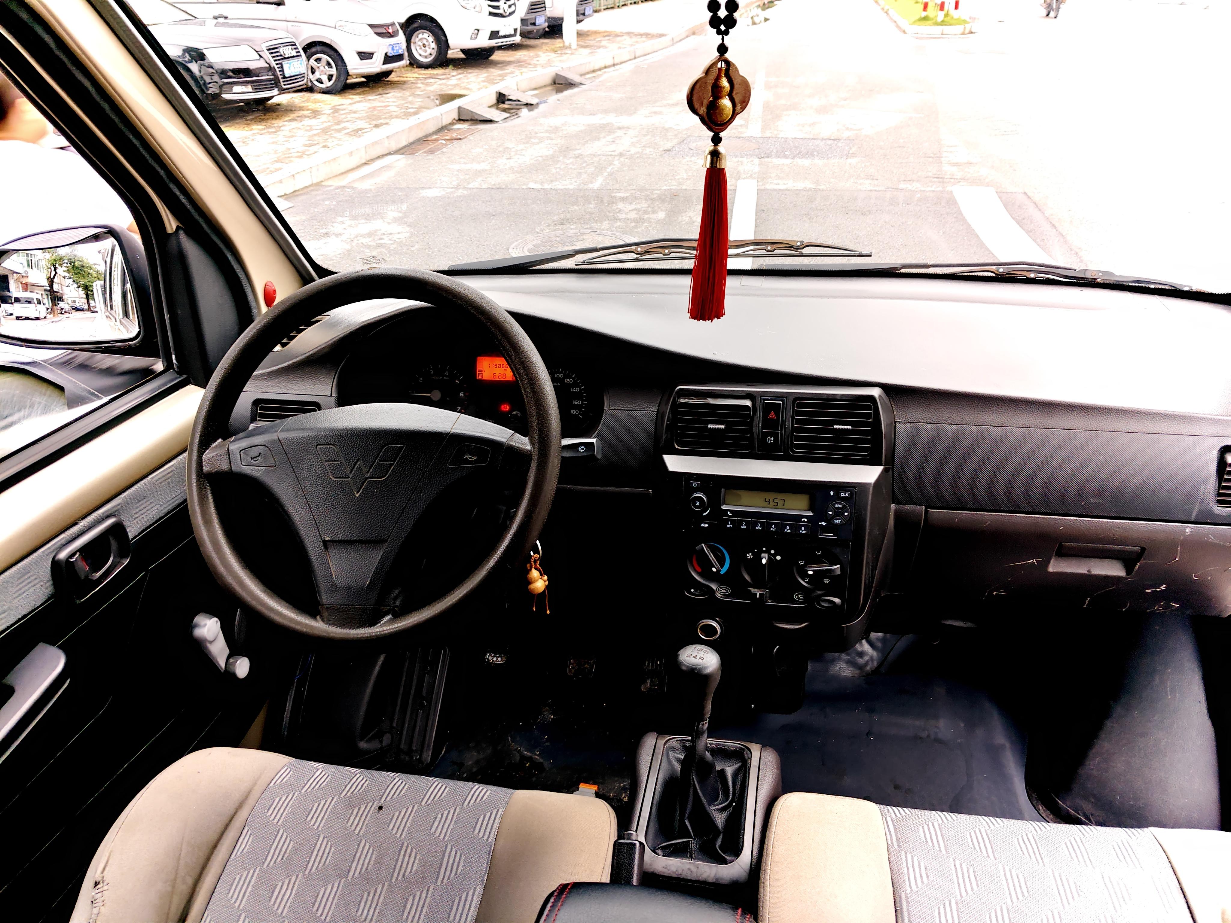 Wuling Rong Guang 2012 thumb 5