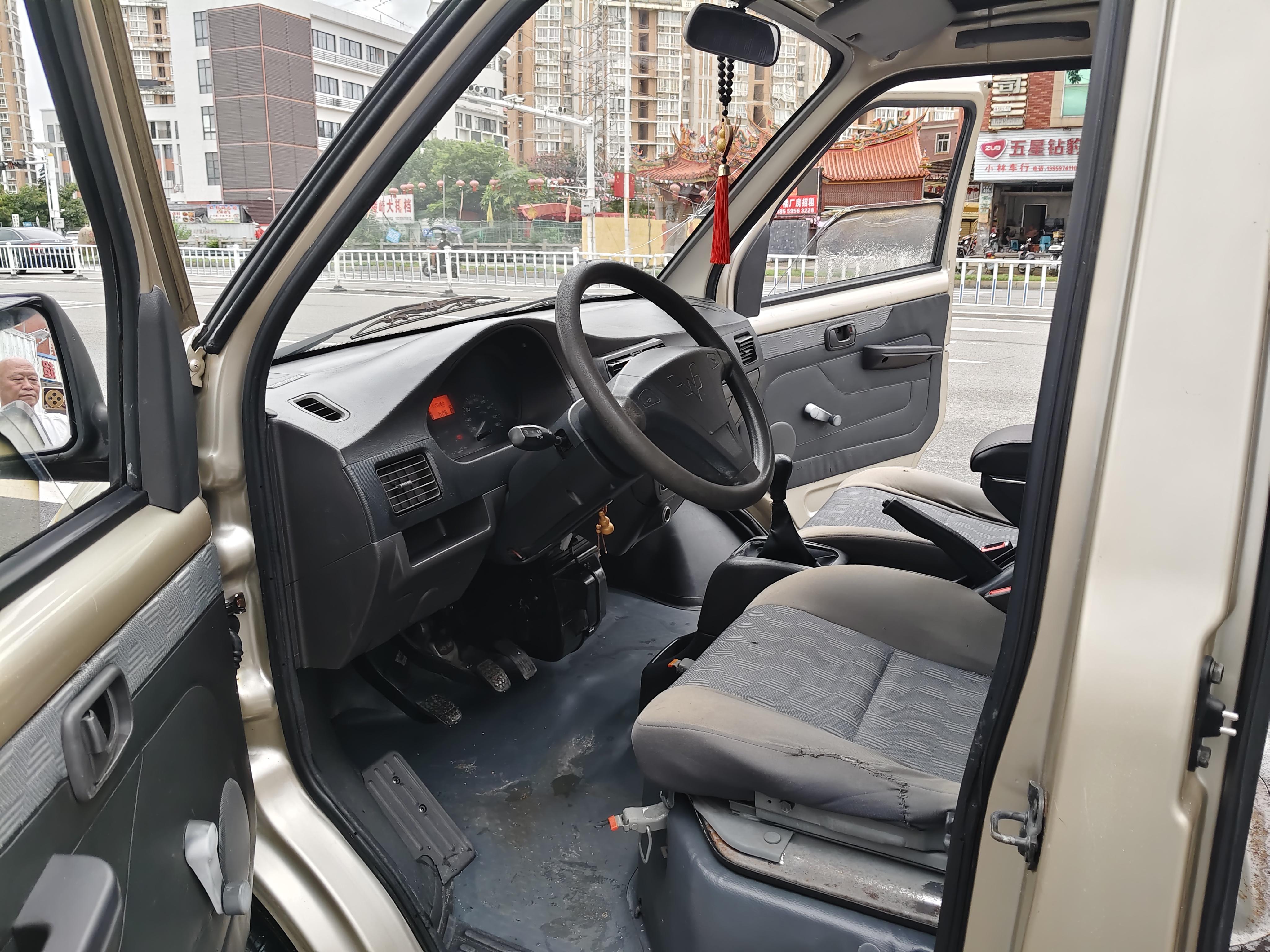 Wuling Rong Guang 2012 thumb 6