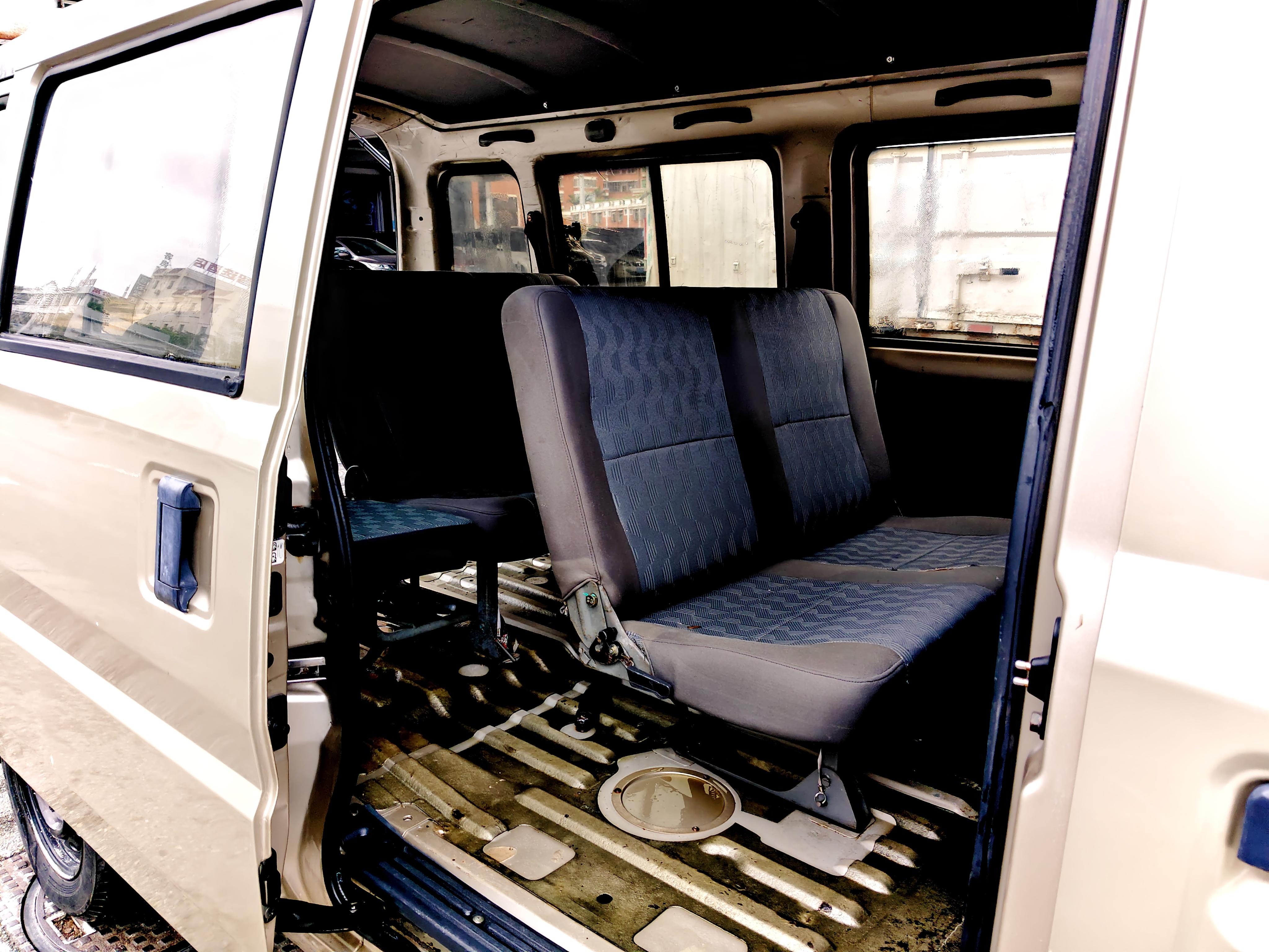 Wuling Rong Guang 2012 thumb 7