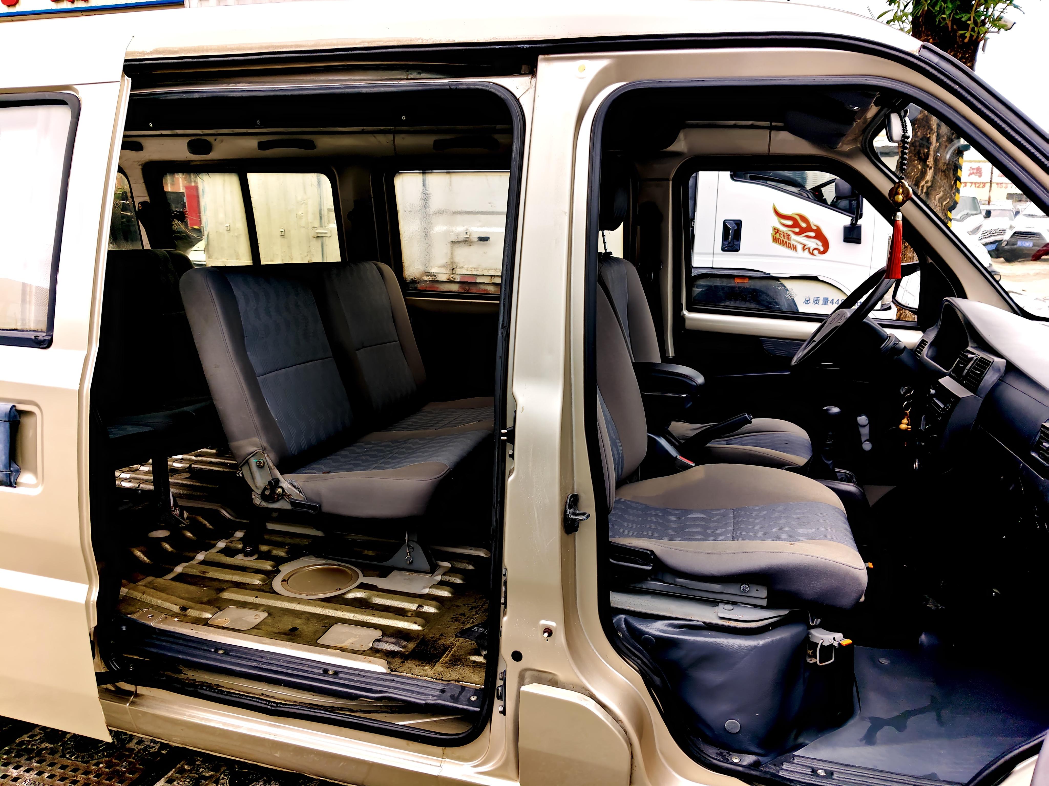 Wuling Rong Guang 2012 thumb 8