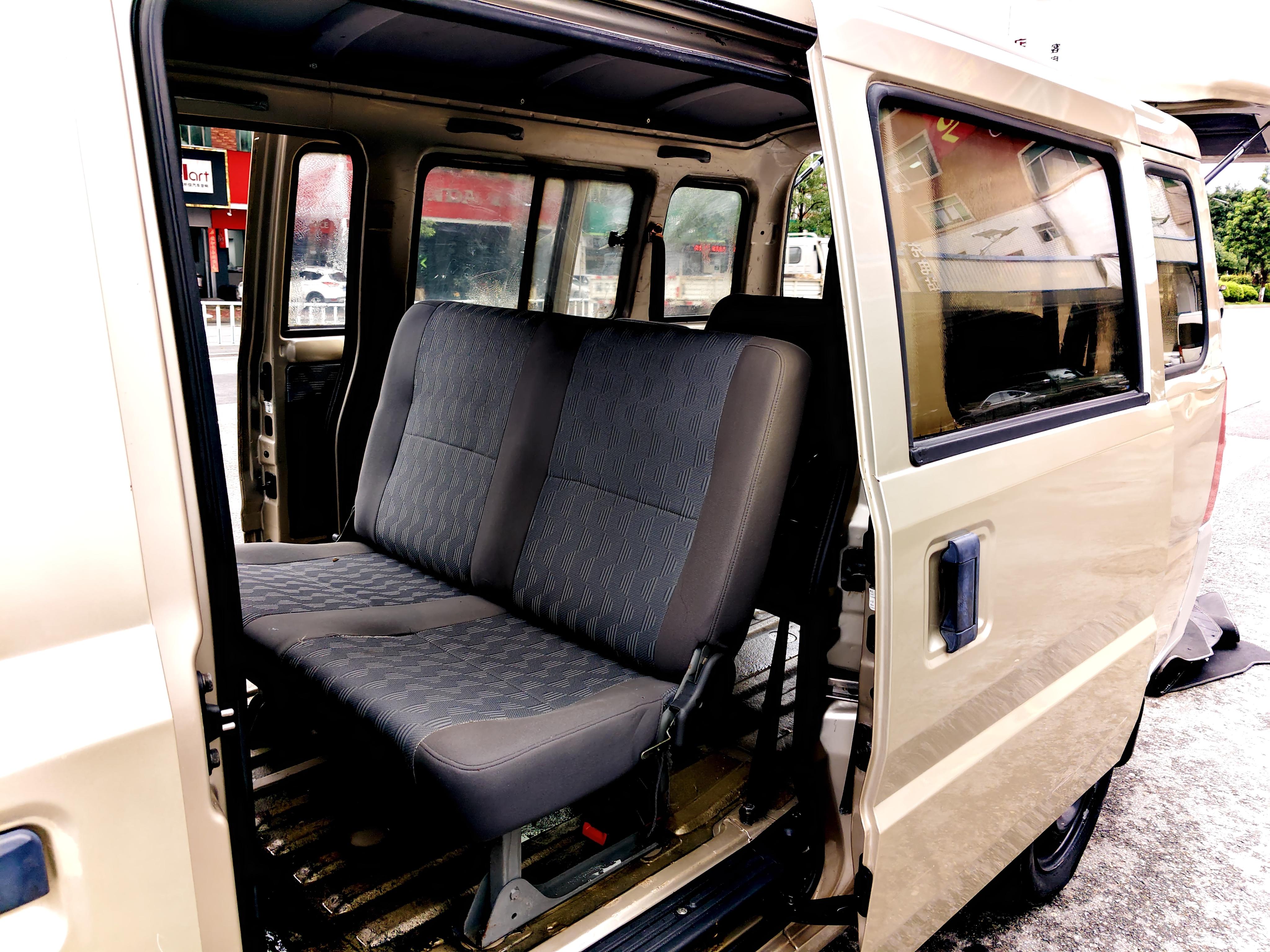 Wuling Rong Guang 2012 thumb 9