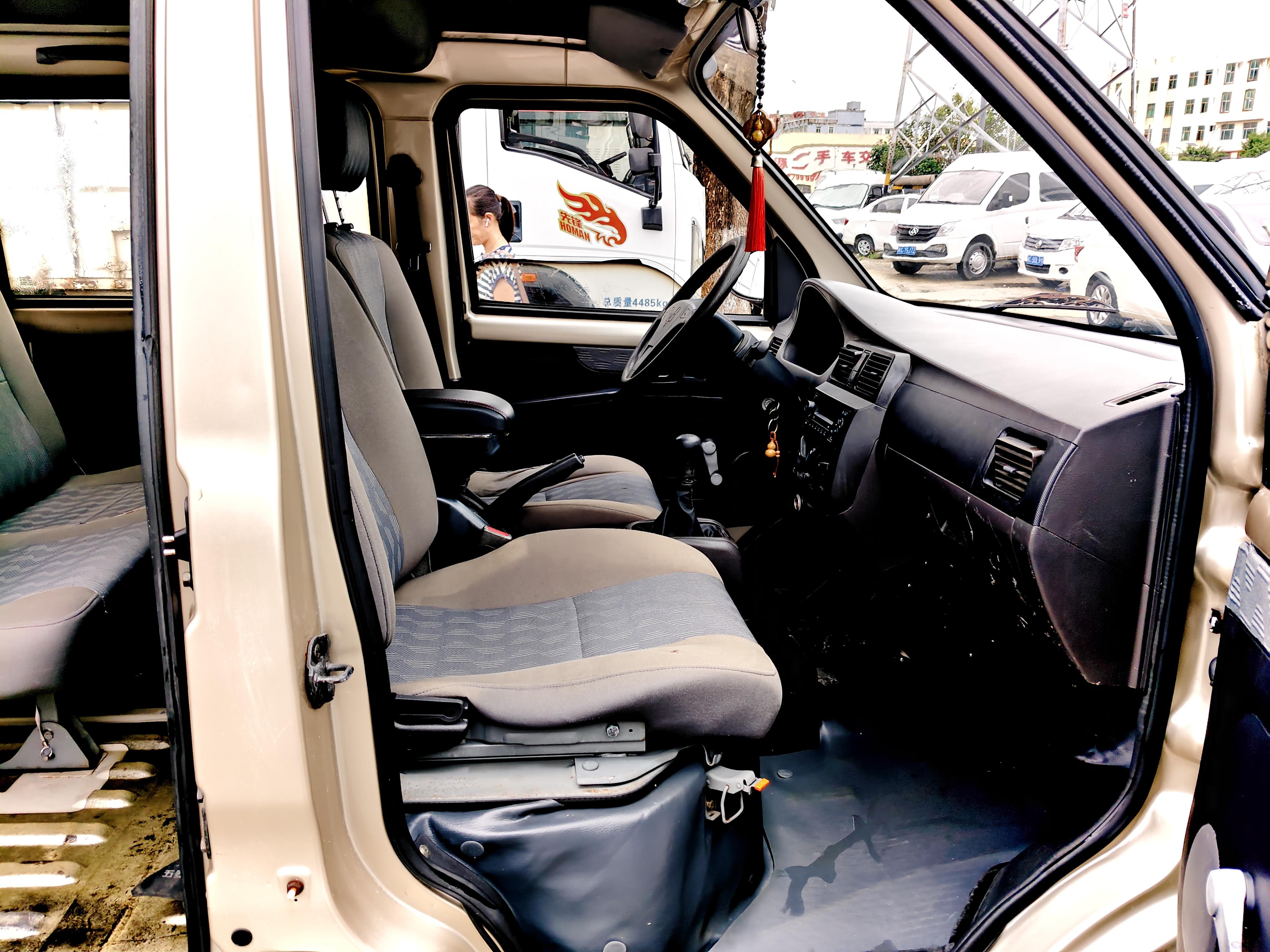 Wuling Rong Guang 2012 thumb 11