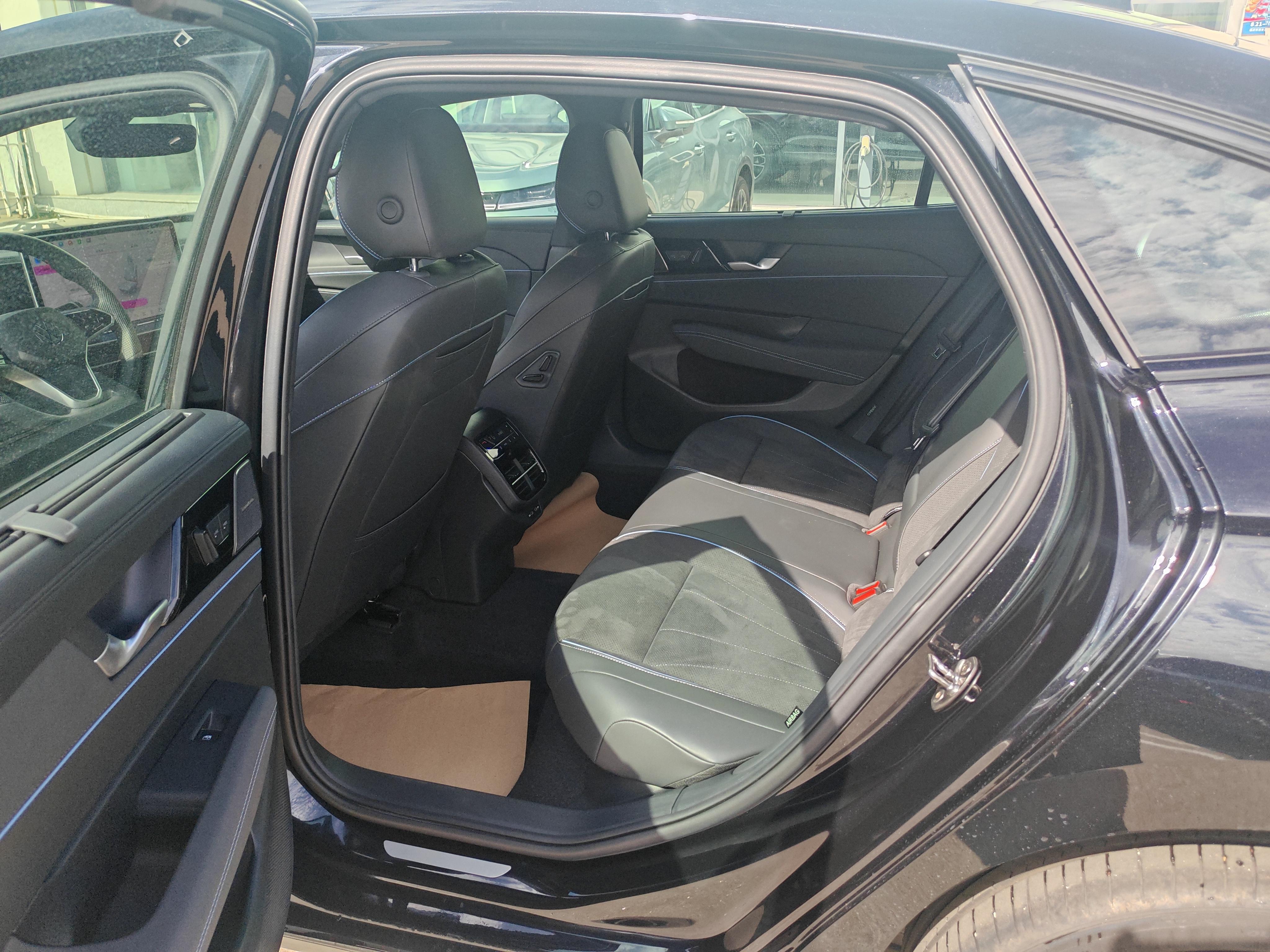 Volkswagen Passat (North America and China) 2026 thumb 9