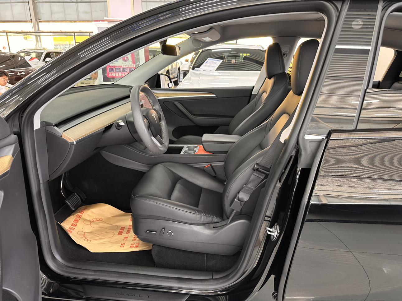 Tesla Model Y 2022 thumb 12
