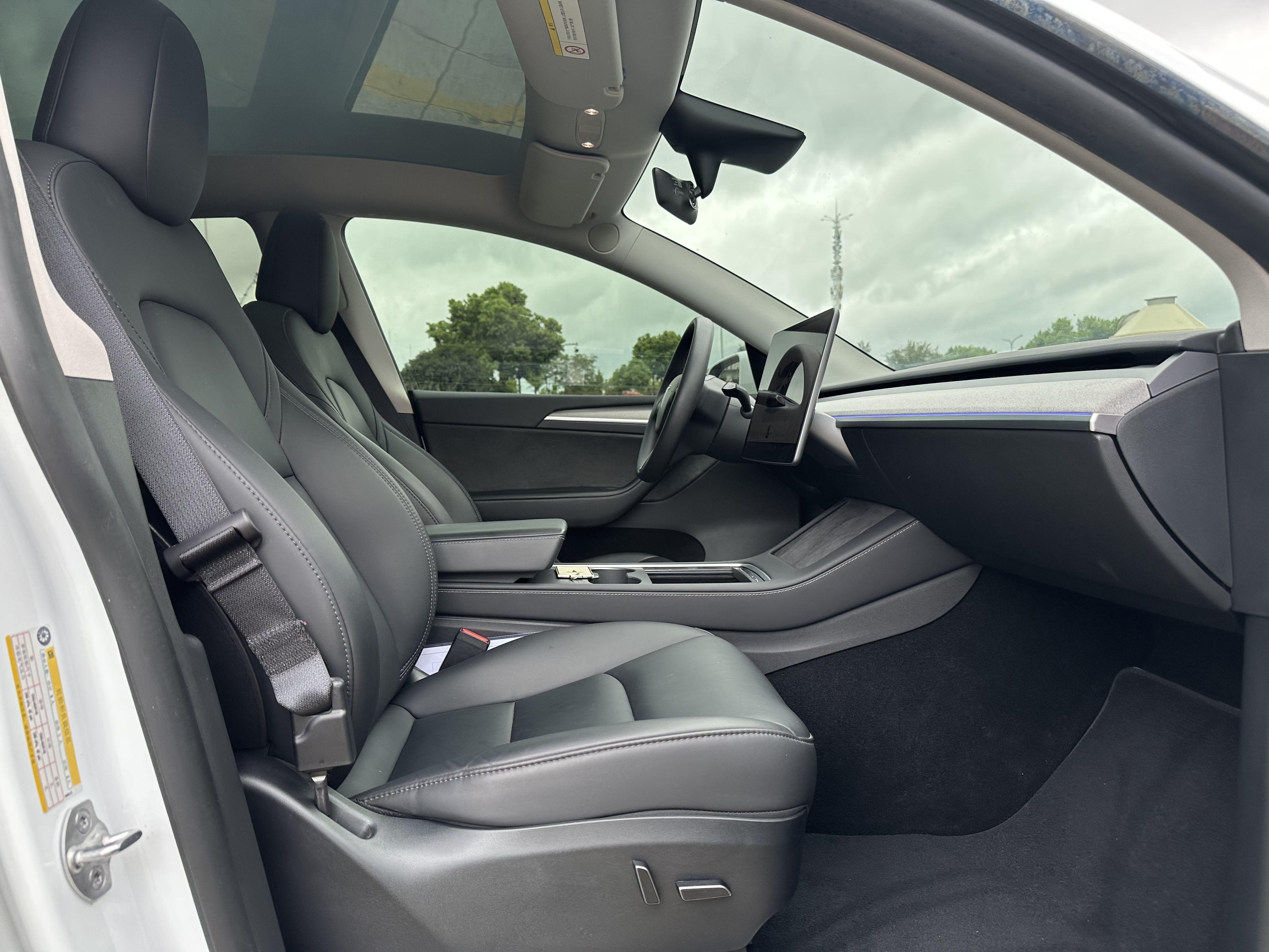 Tesla Model Y 2024 thumb 6