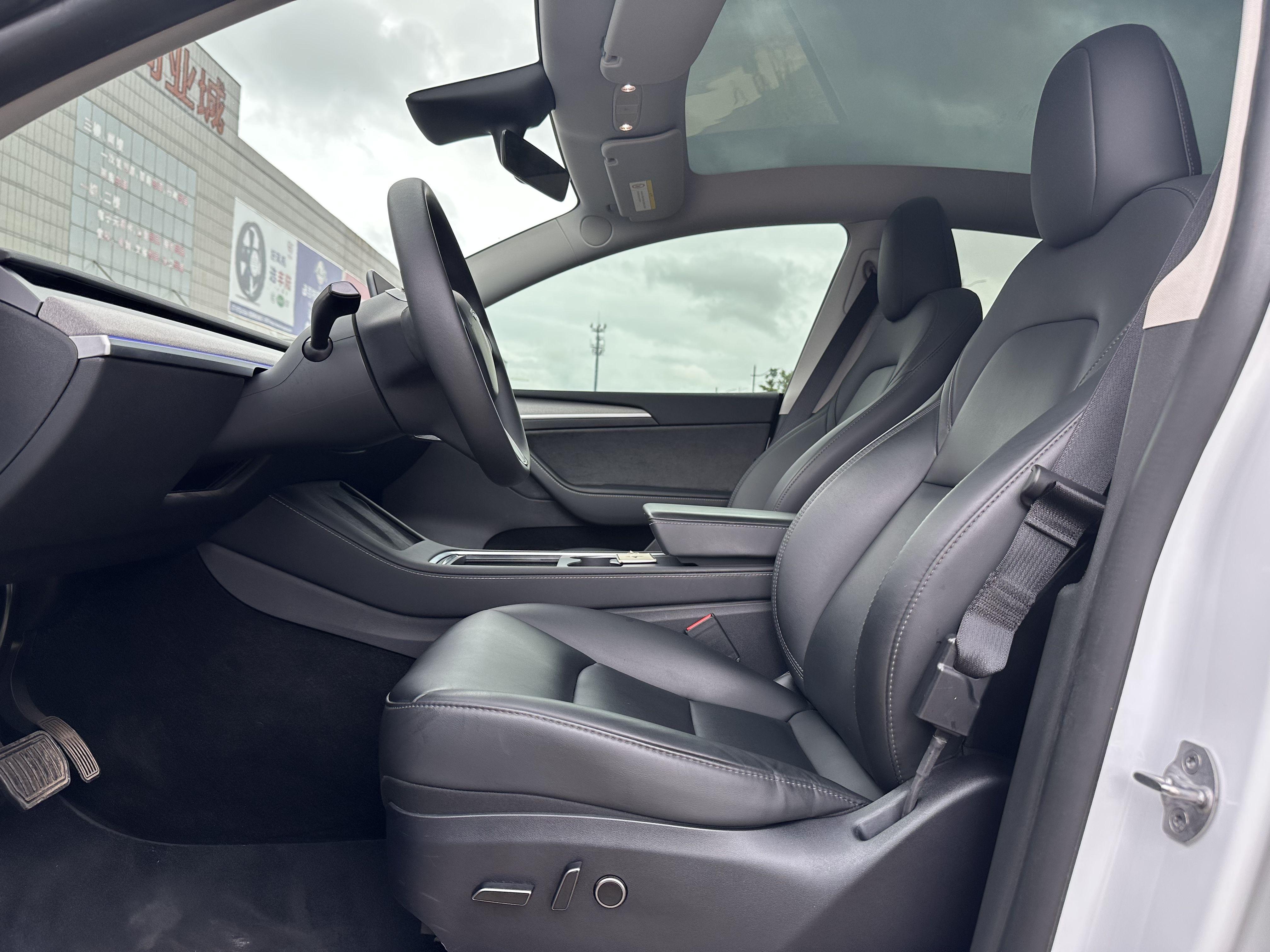 Tesla Model Y 2024 thumb 9