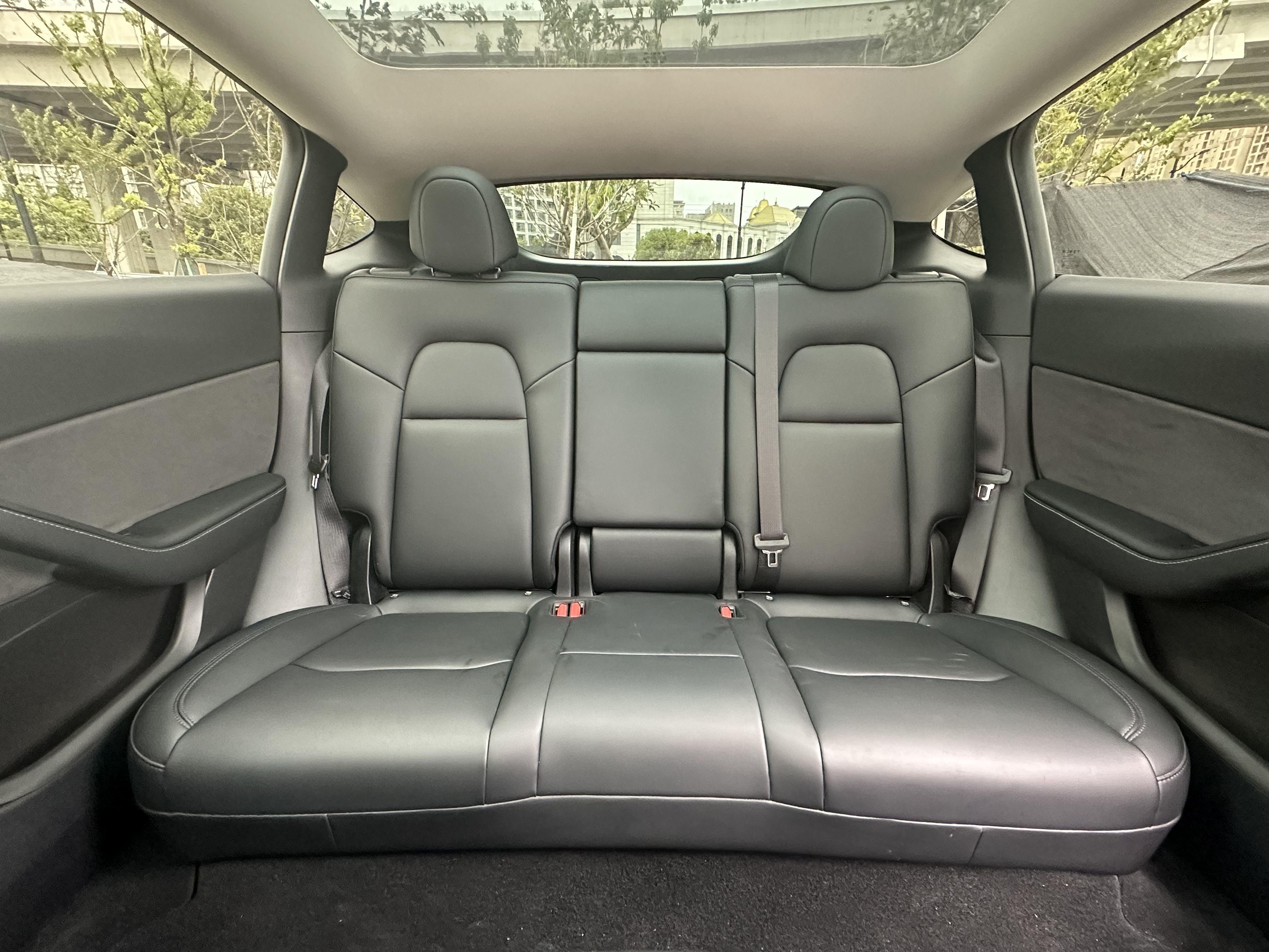 Tesla Model Y 2024 thumb 11