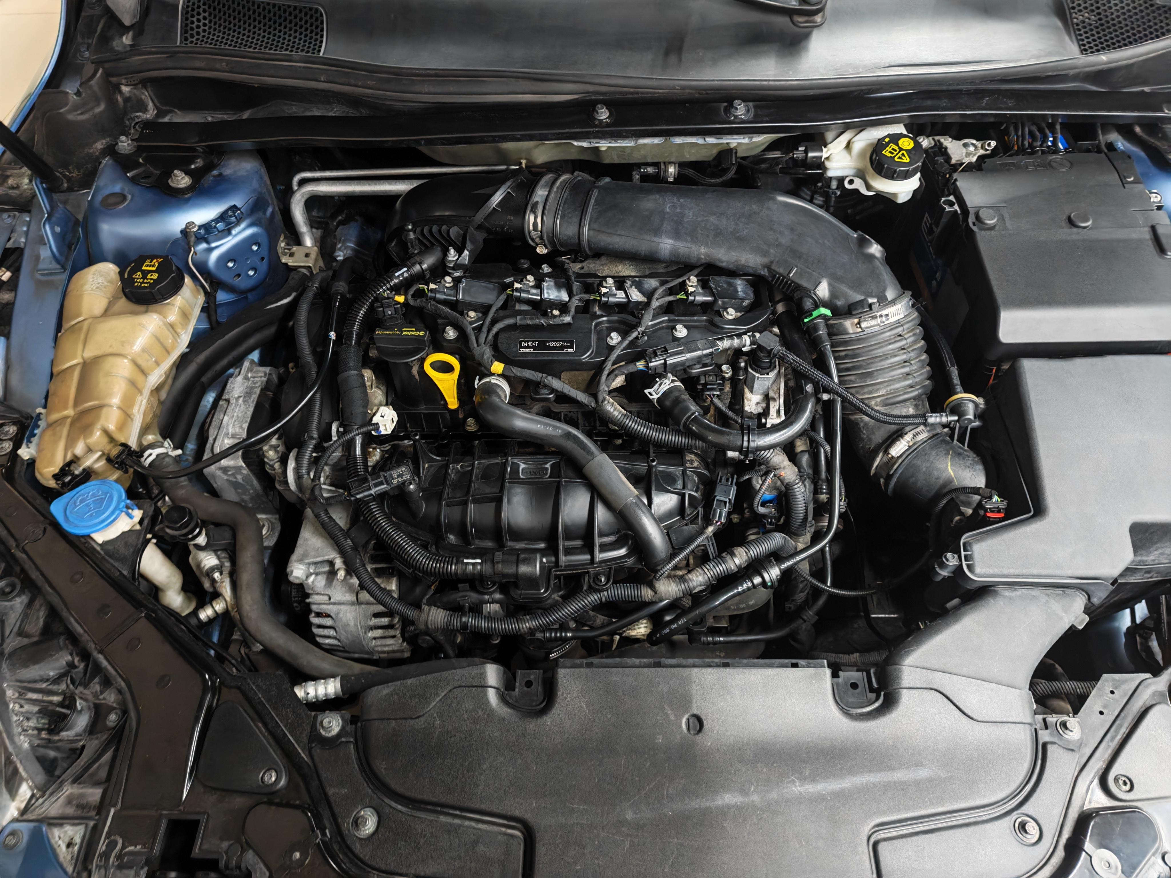 Volvo V40 2015 thumb 5