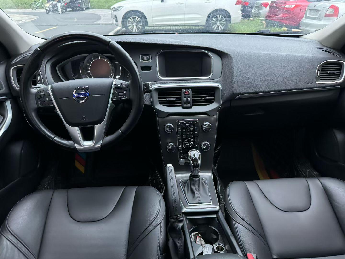 Volvo V40 2015 thumb 8