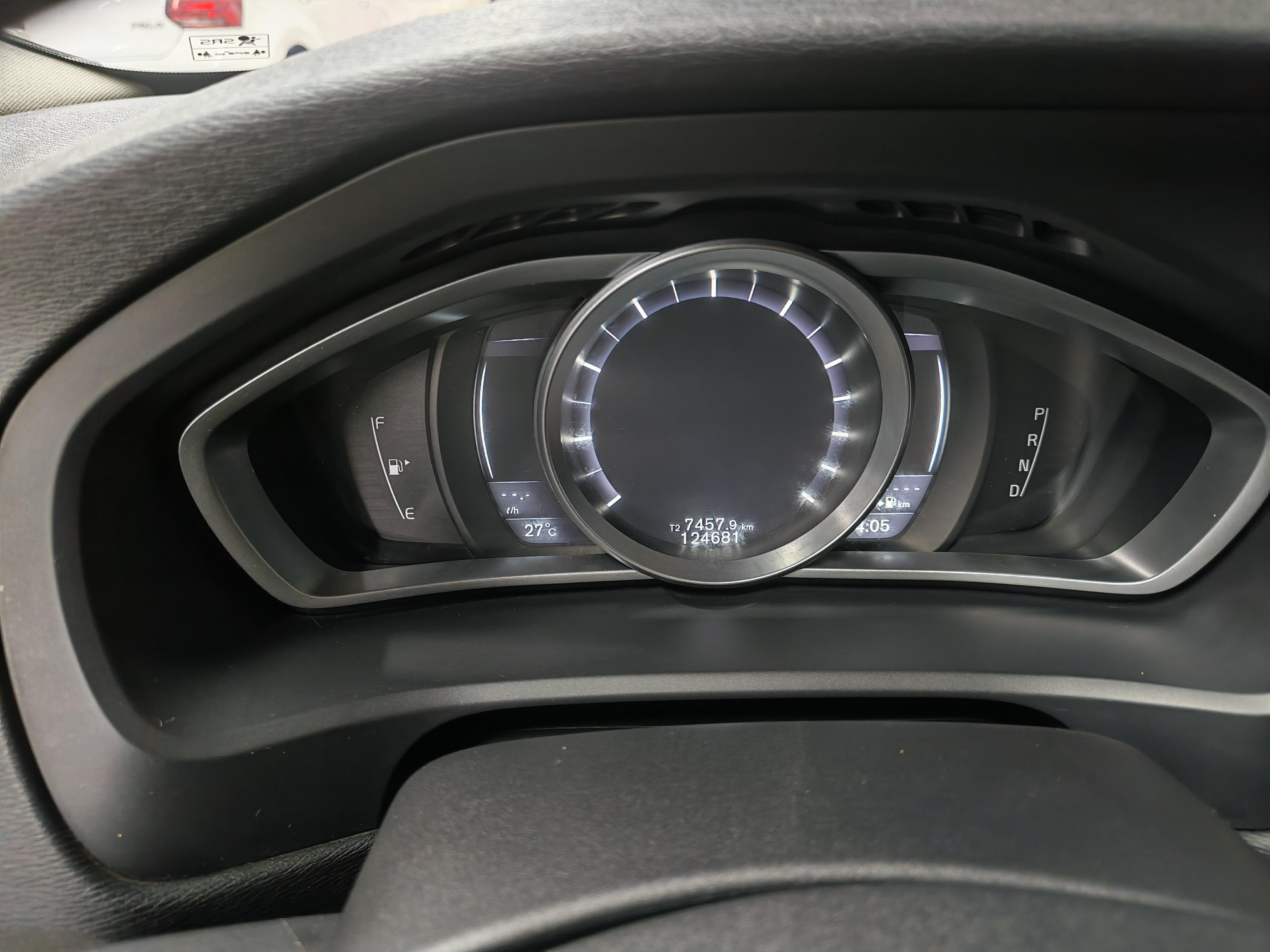 Volvo V40 2015 thumb 9
