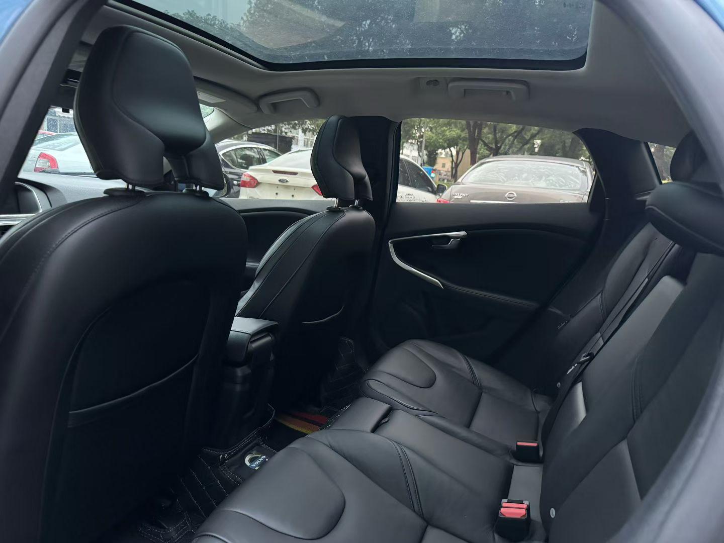 Volvo V40 2015 thumb 12