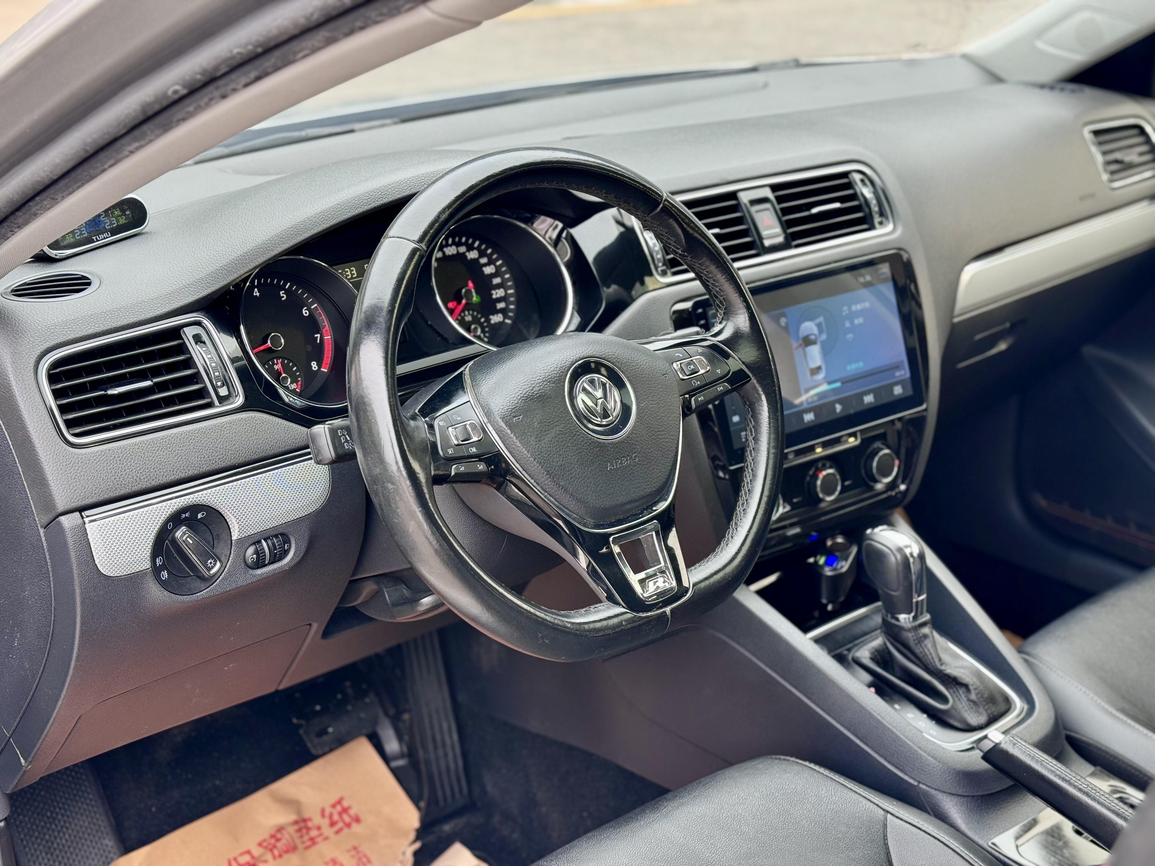 Volkswagen Sagitar 2017 thumb 11