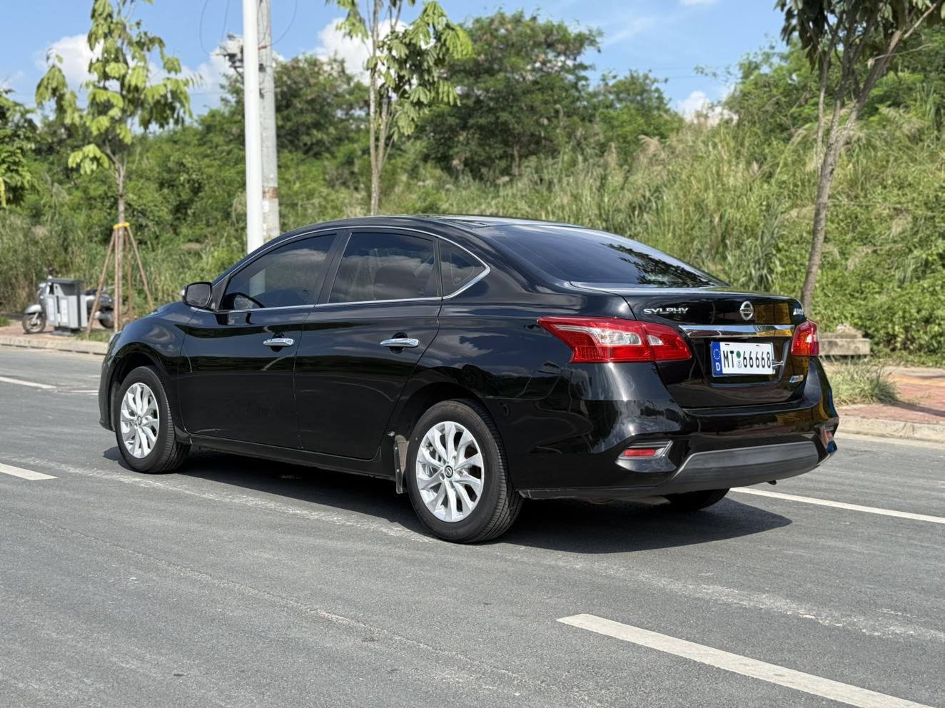 Nissan Sylphy 2018 thumb 2
