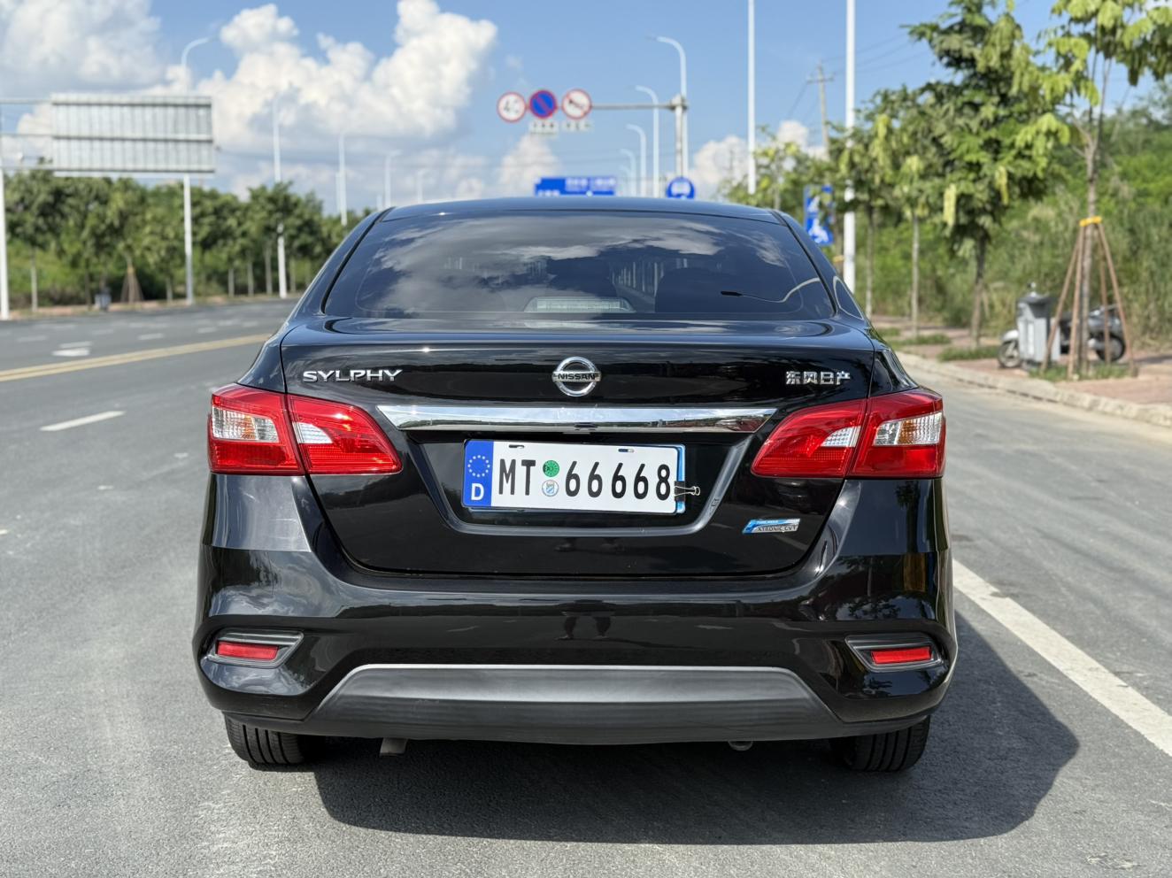 Nissan Sylphy 2018 thumb 3