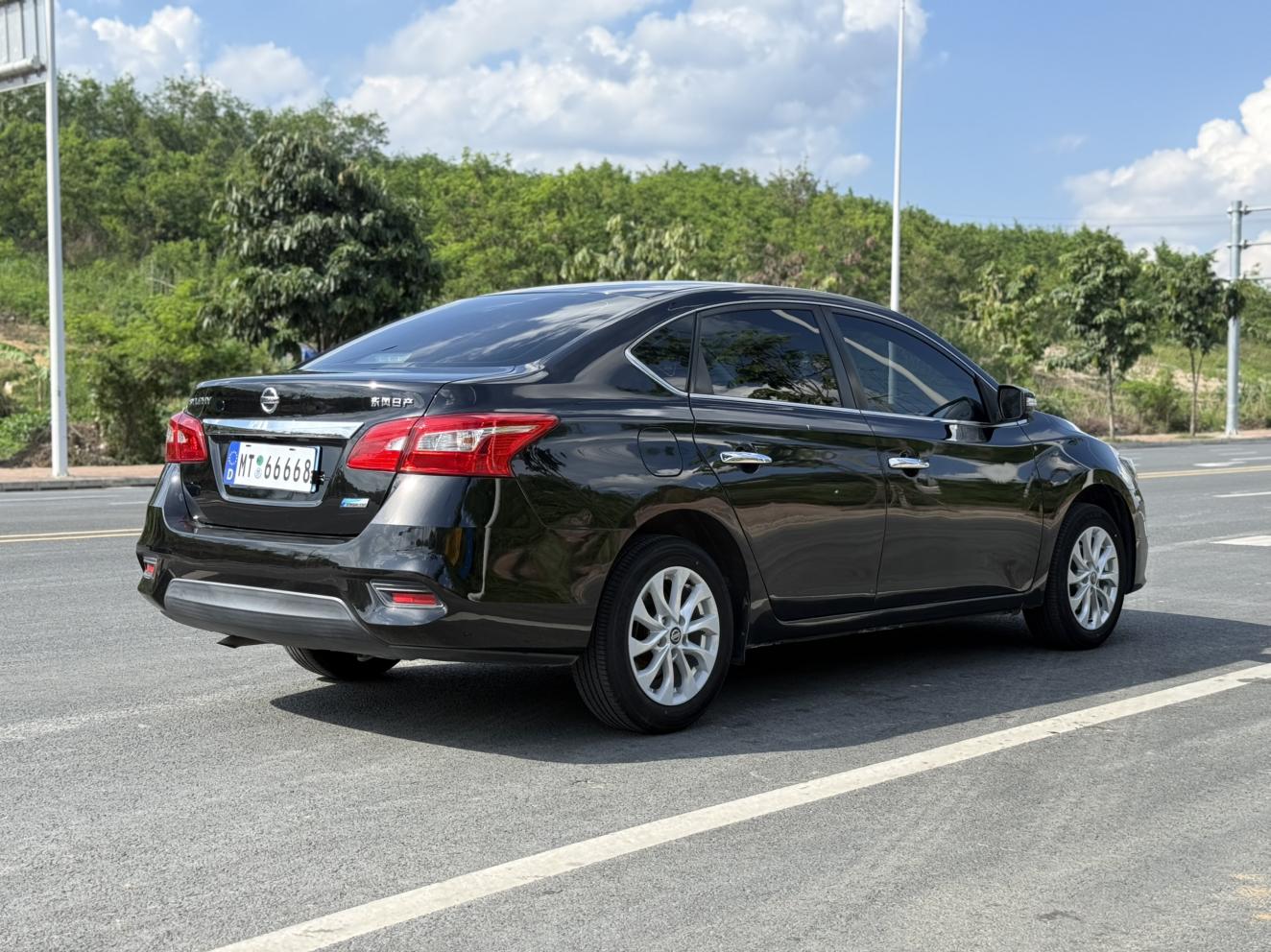 Nissan Sylphy 2018 thumb 4