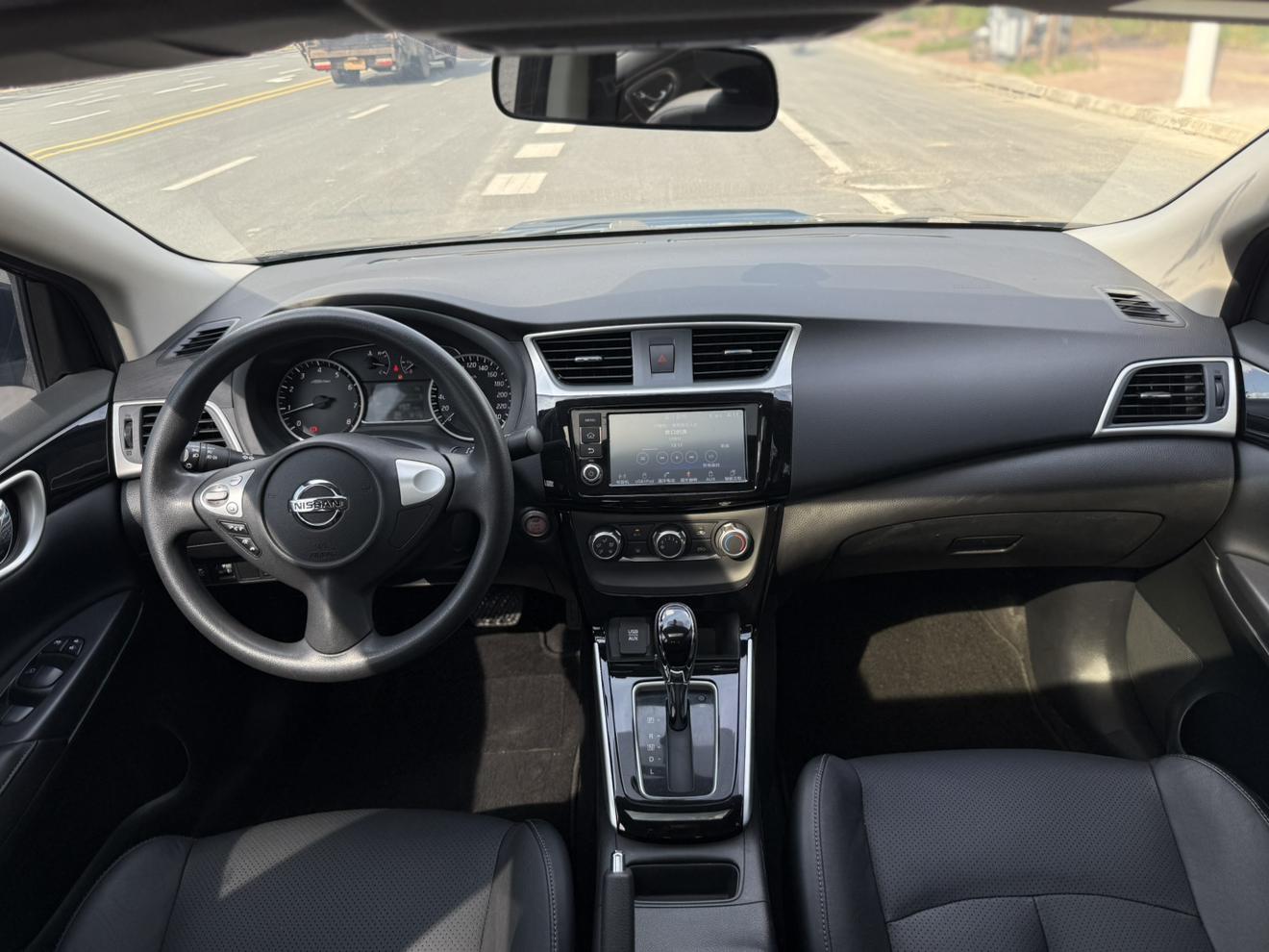 Nissan Sylphy 2018 thumb 5