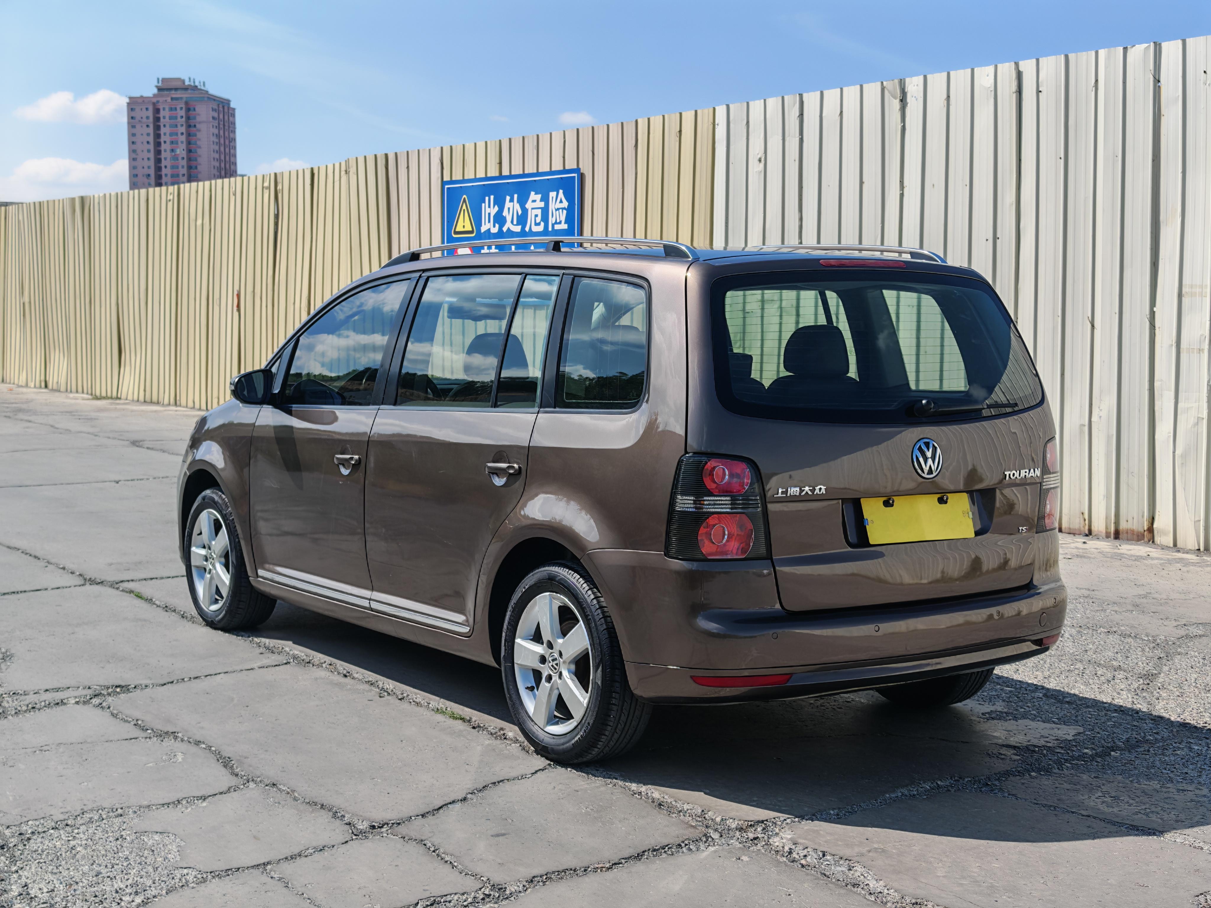 Volkswagen Touran 2013 thumb 2