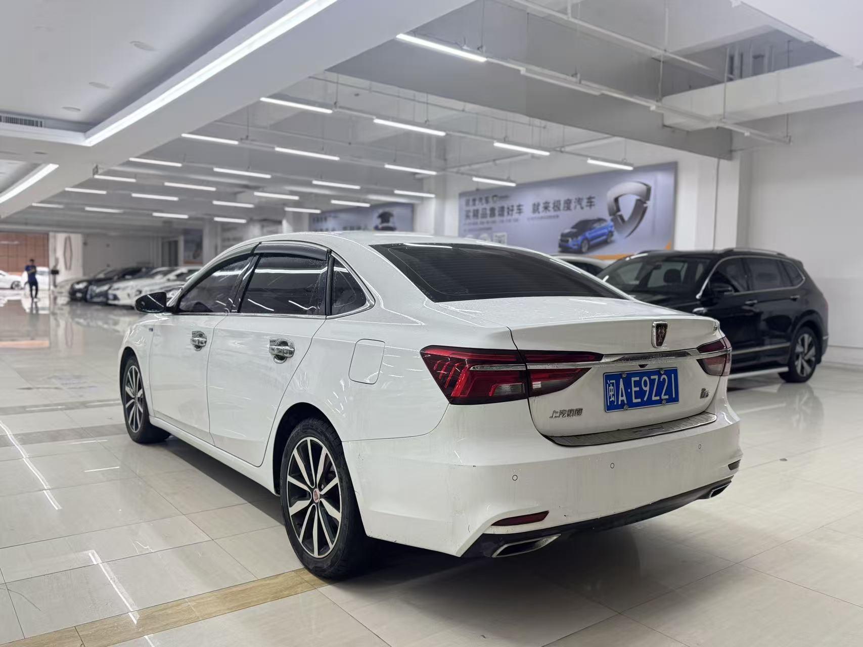 Roewe i6 2018 thumb 3