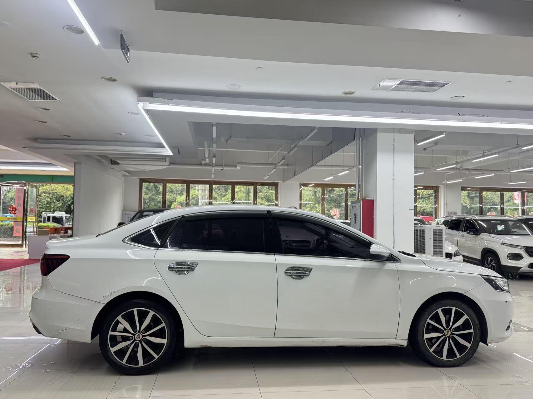 Roewe i6 2018 thumb 6