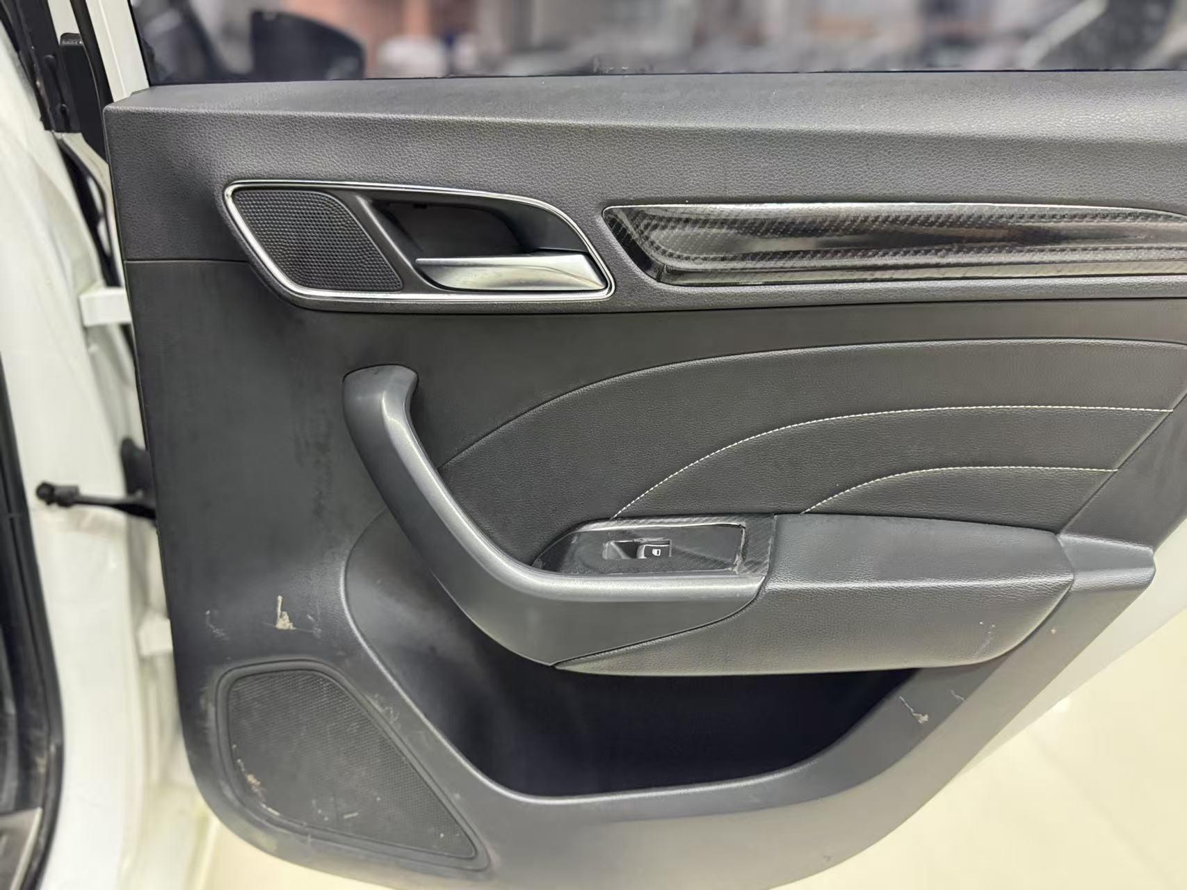 Roewe i6 2018 thumb 12