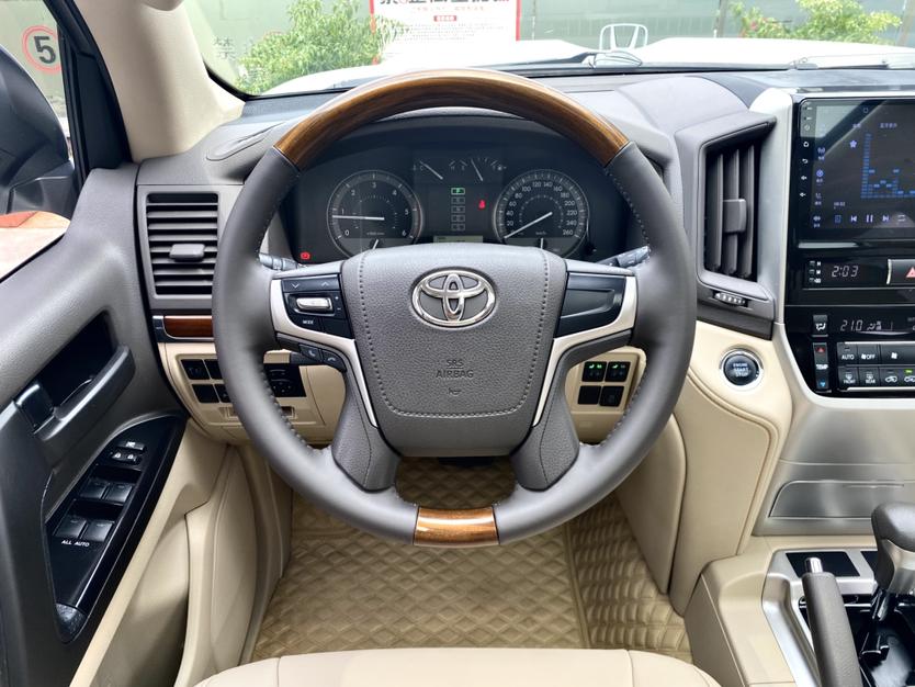 Toyota Land Cruiser 2018 thumb 9